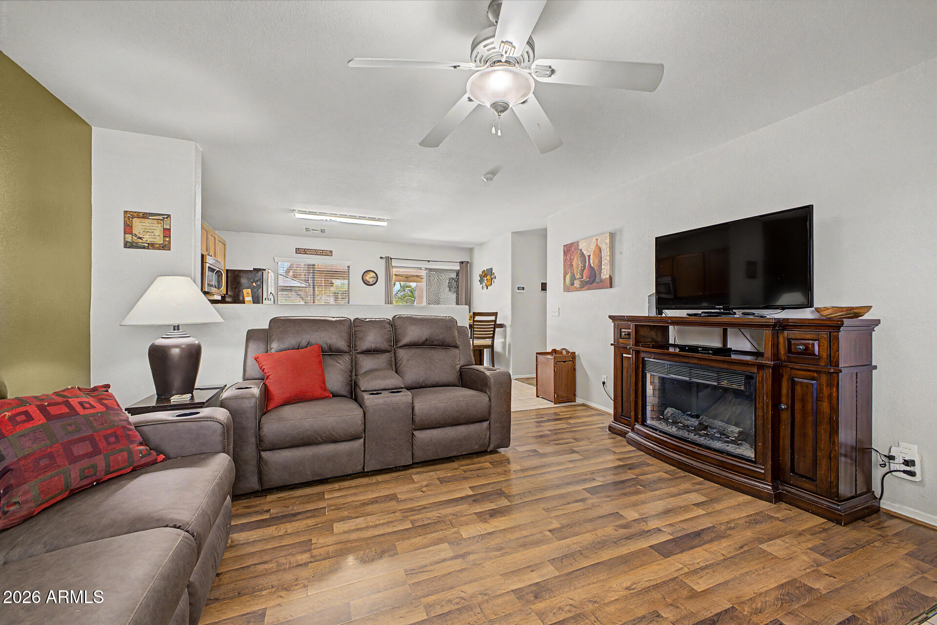 1085 E DESERT ROSE Trail