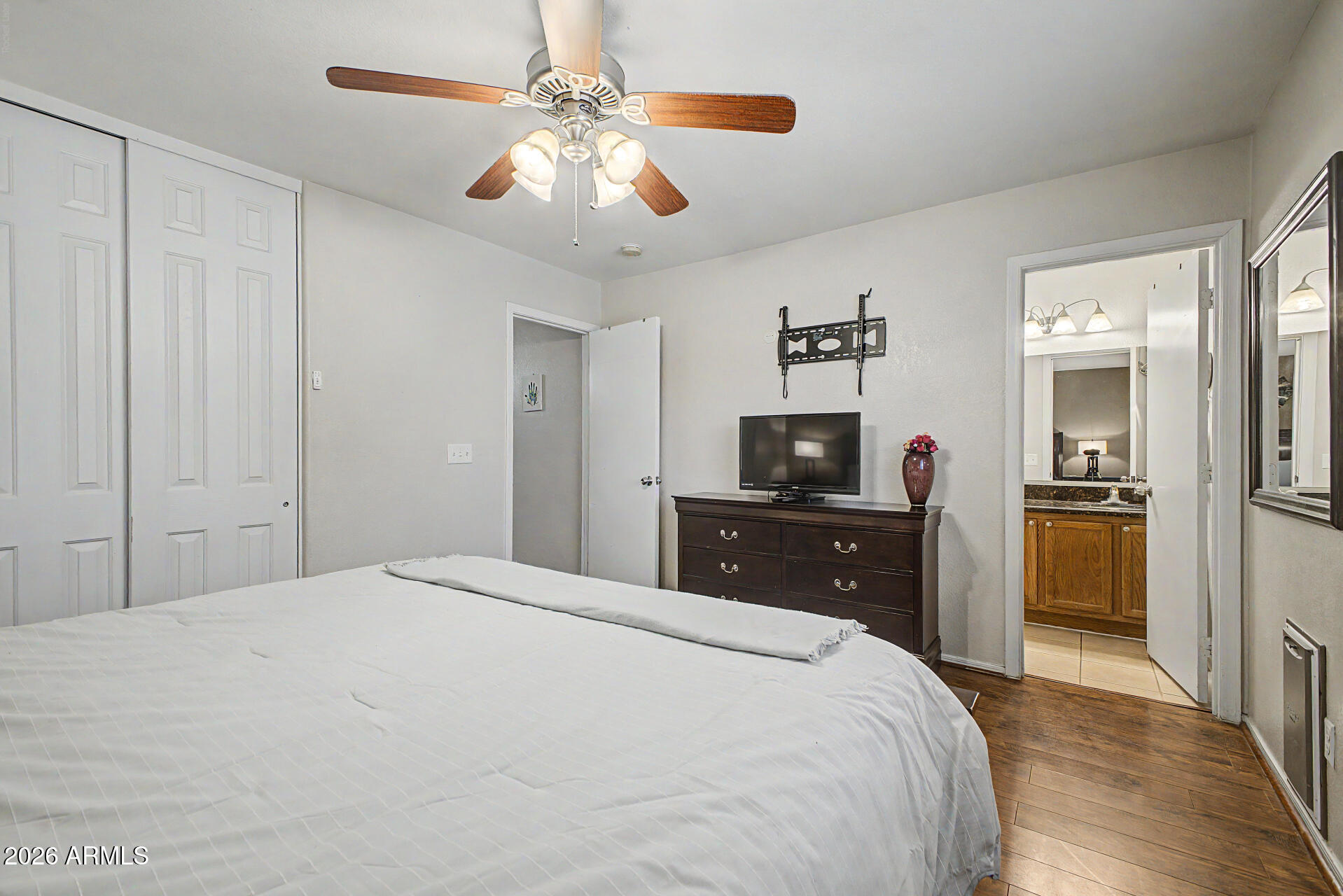 1085 E DESERT ROSE Trail