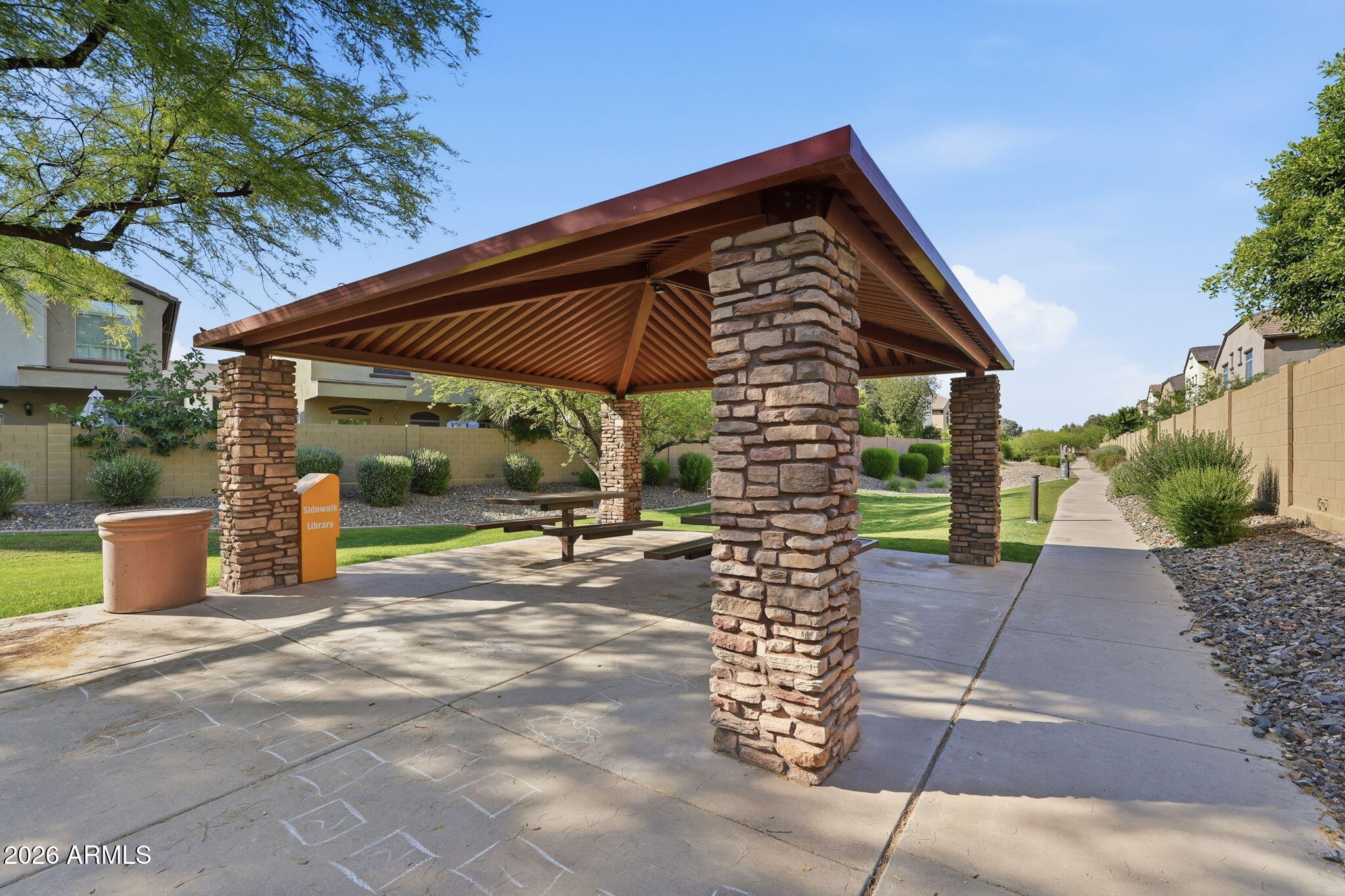 2725 E MINE CREEK Road 1013