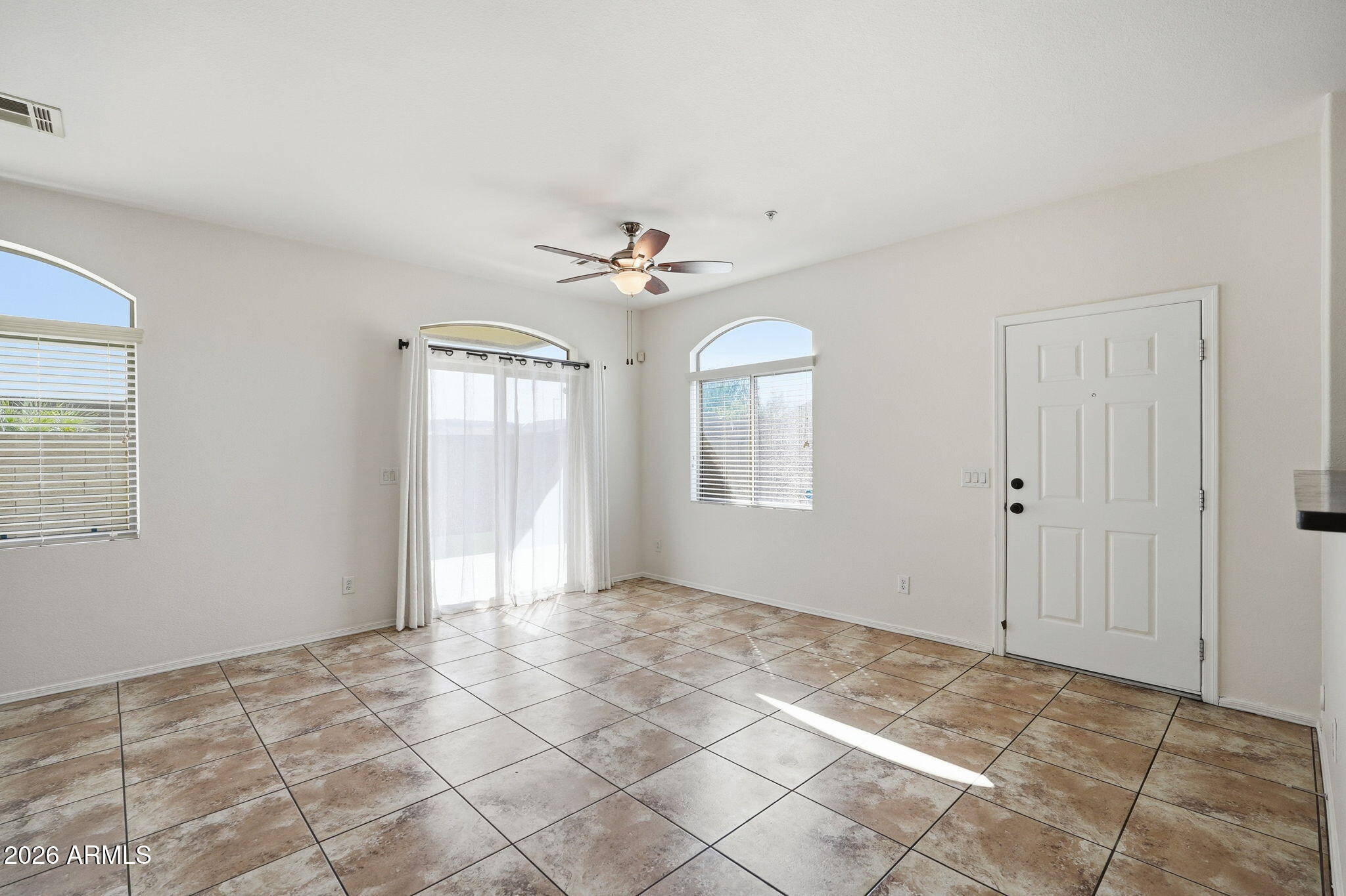 2725 E MINE CREEK Road 1013