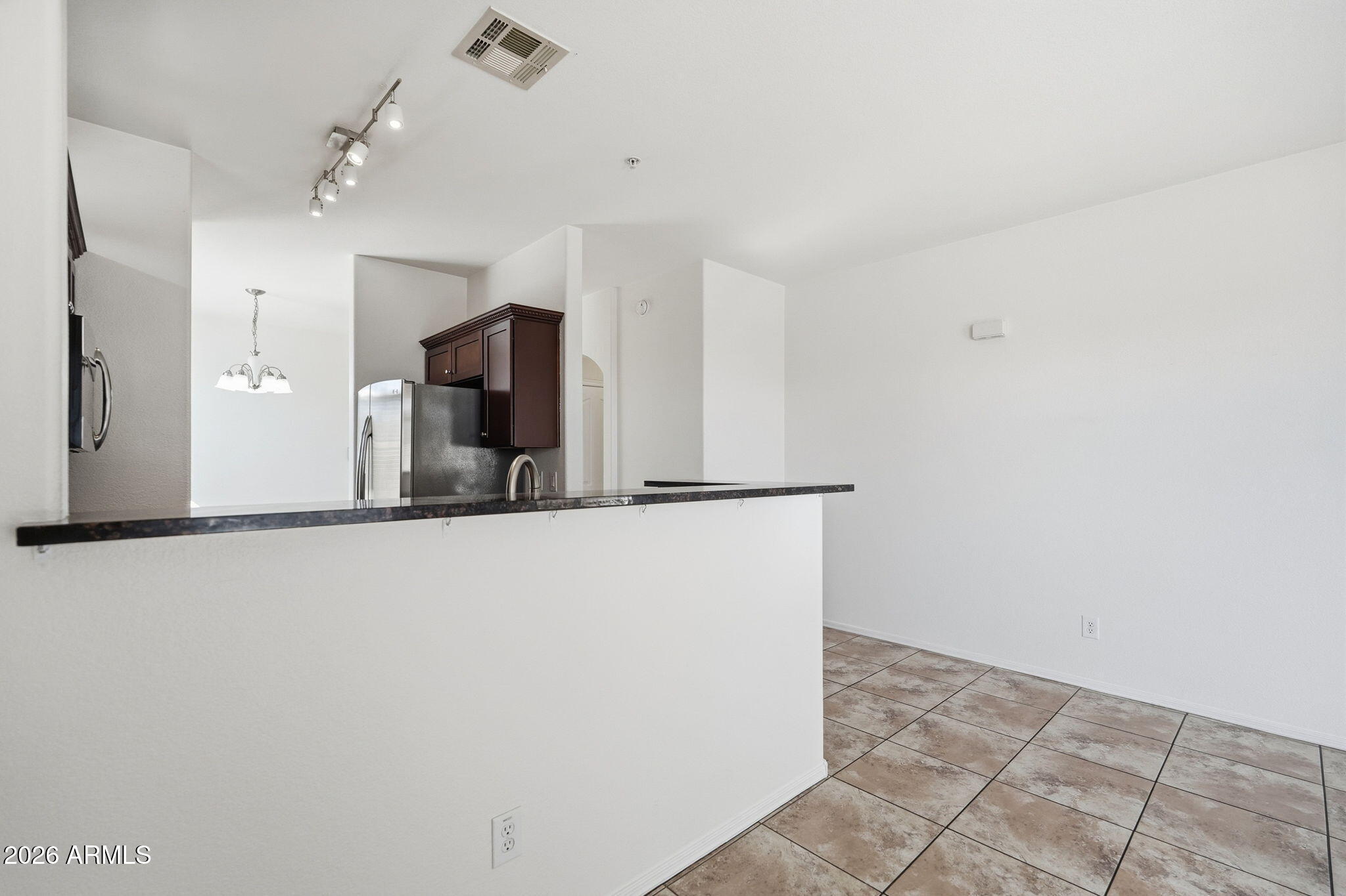 2725 E MINE CREEK Road 1013