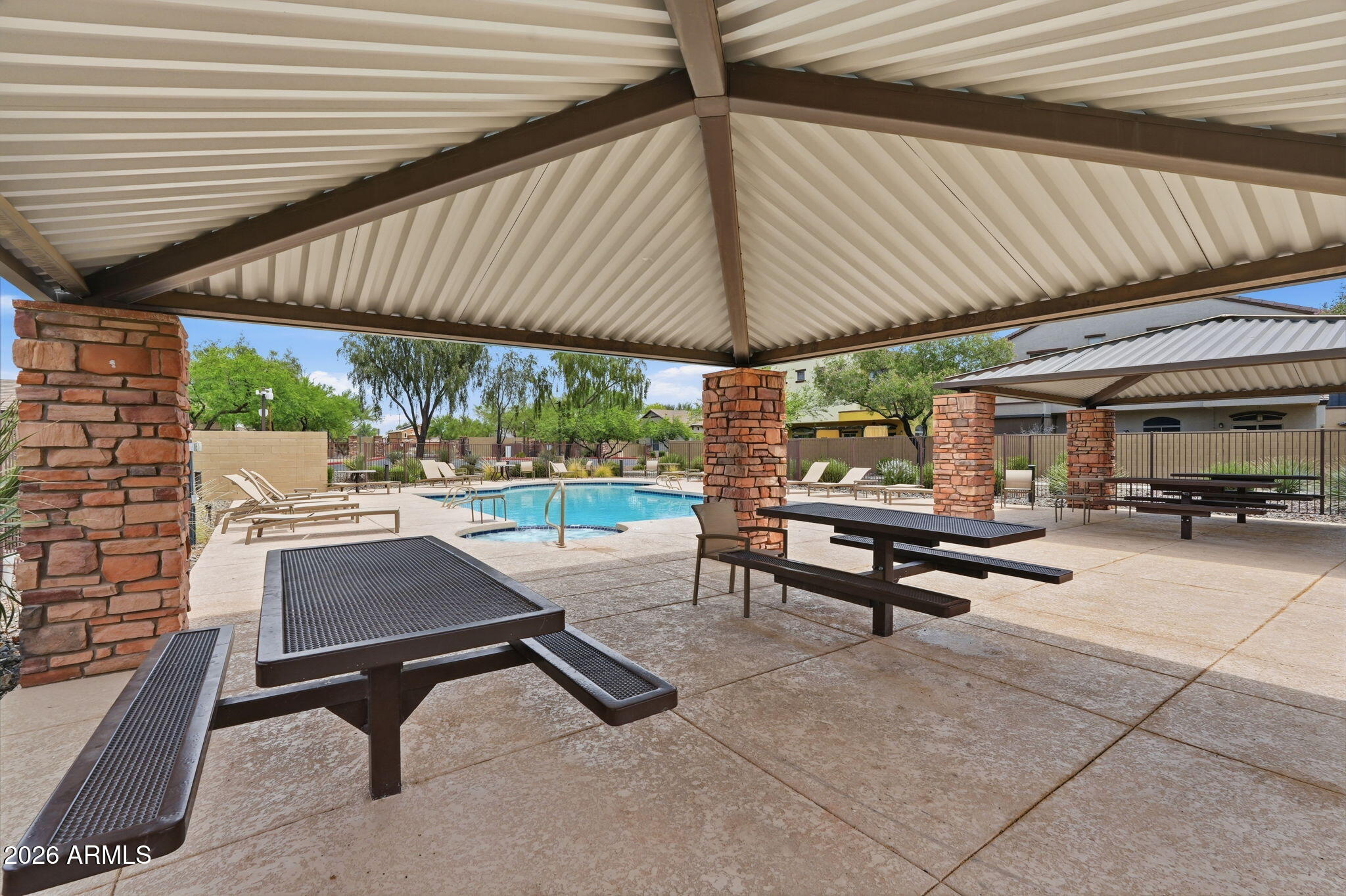 2725 E MINE CREEK Road 1013