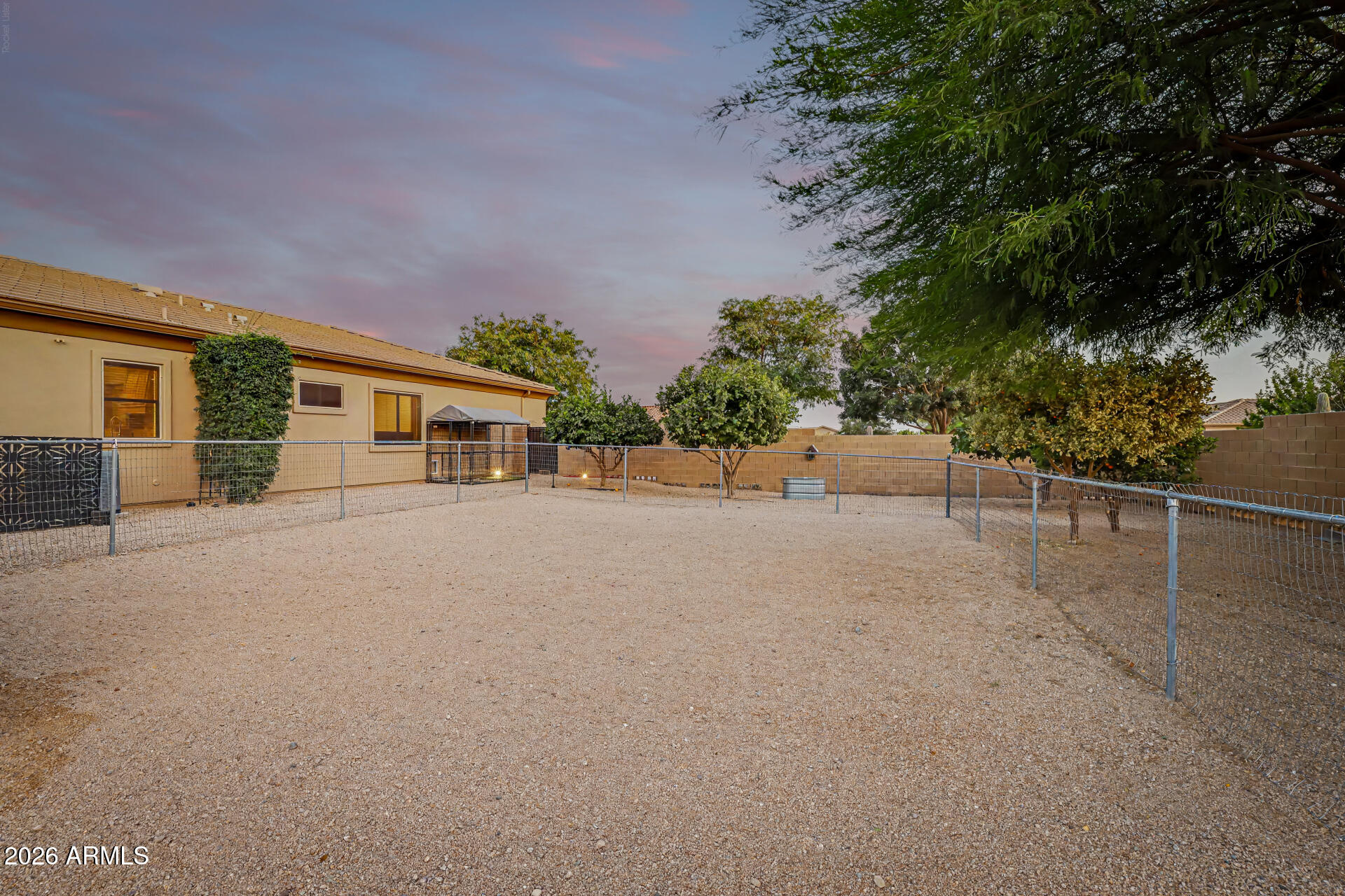 806 W DESERT RANCH Road