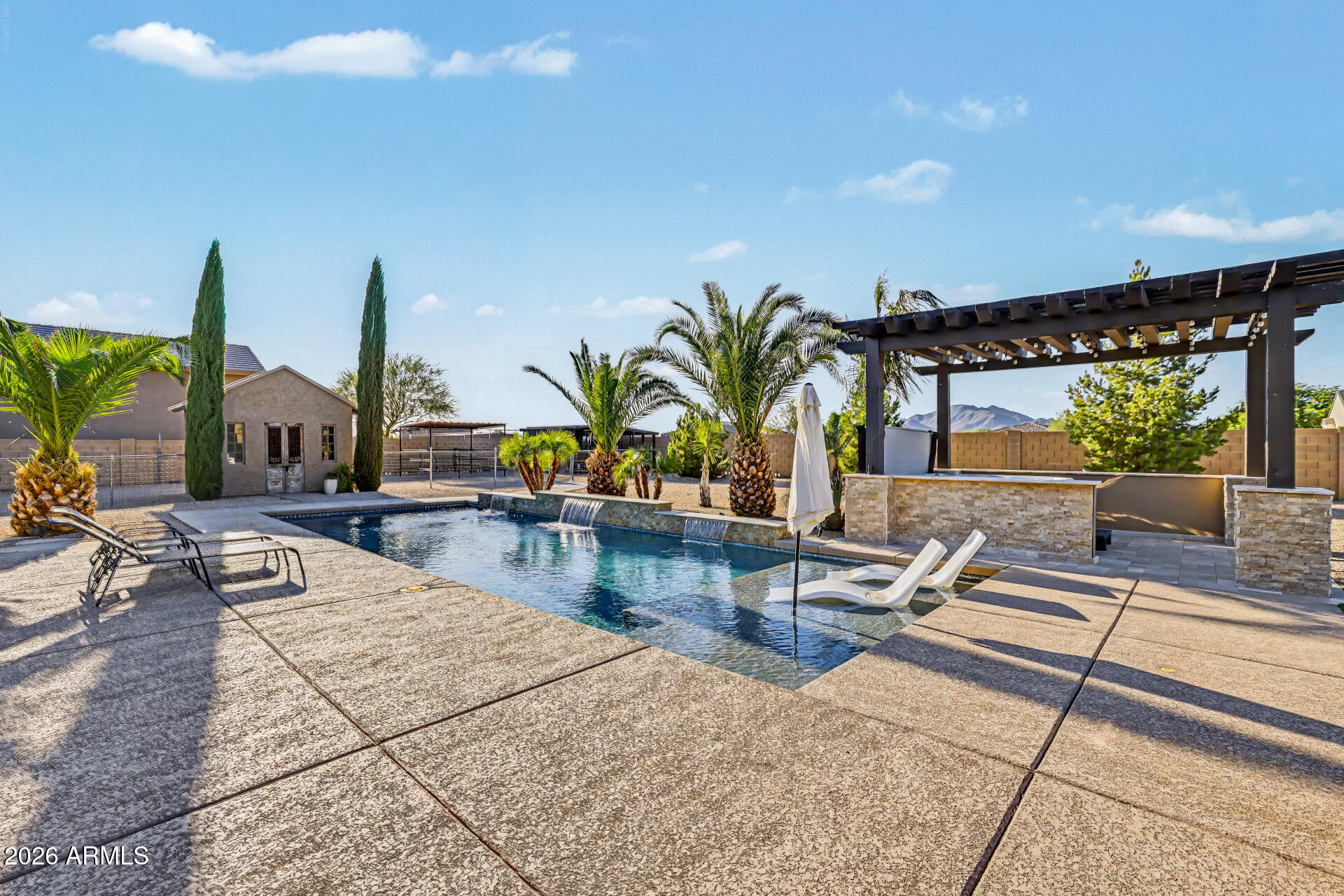 806 W DESERT RANCH Road