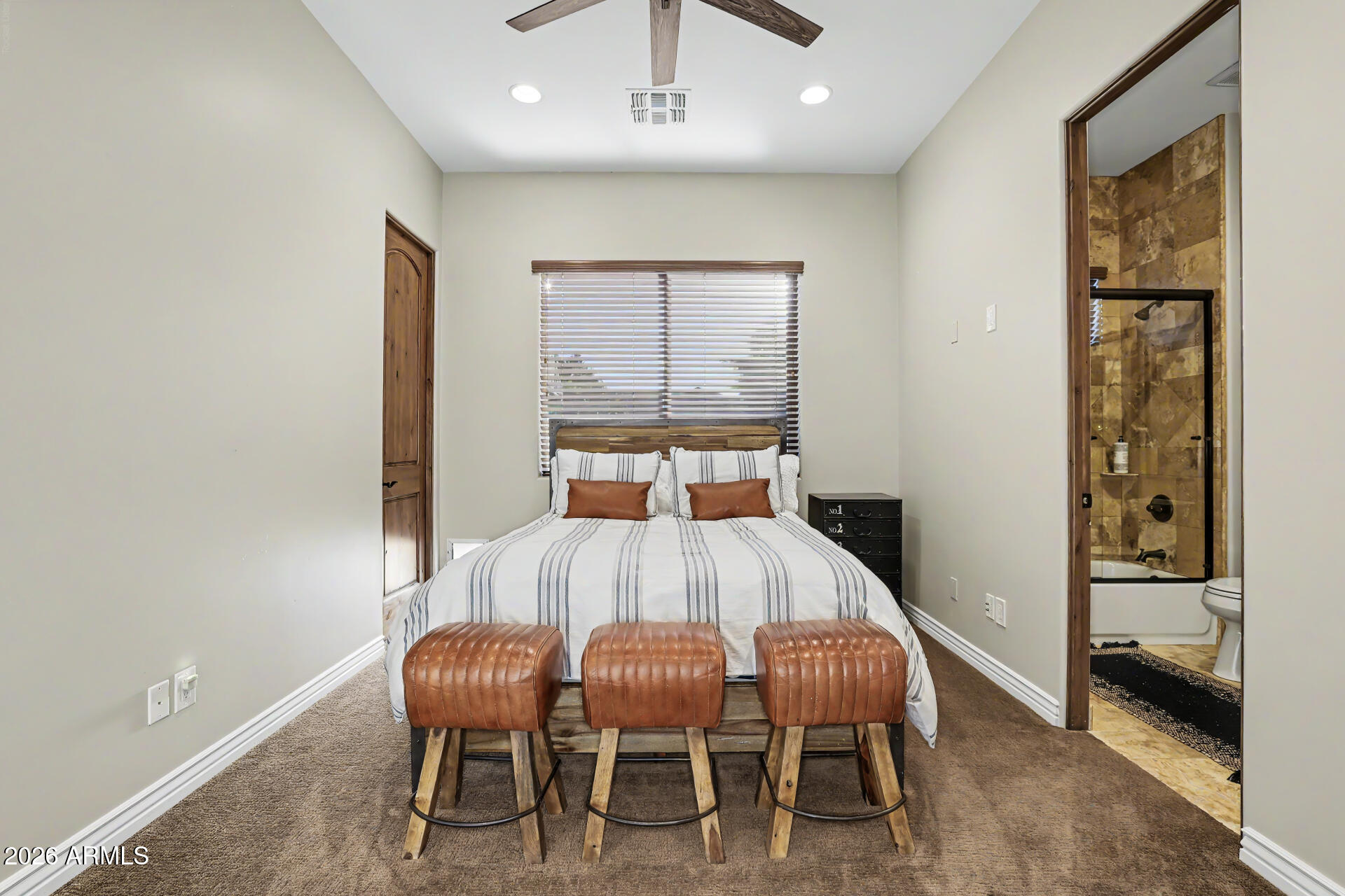 806 W DESERT RANCH Road