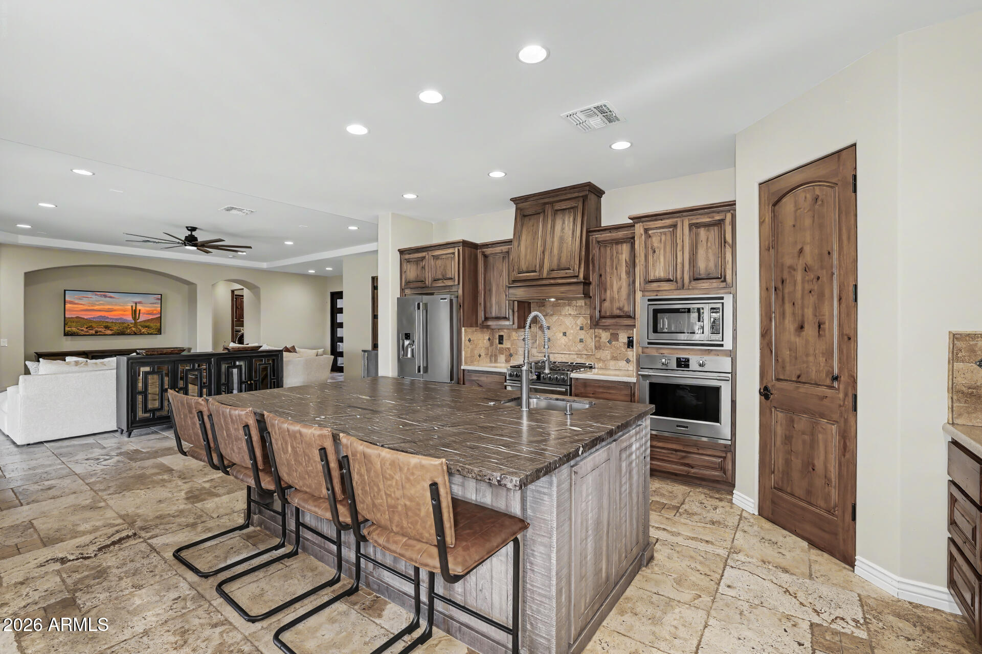 806 W DESERT RANCH Road