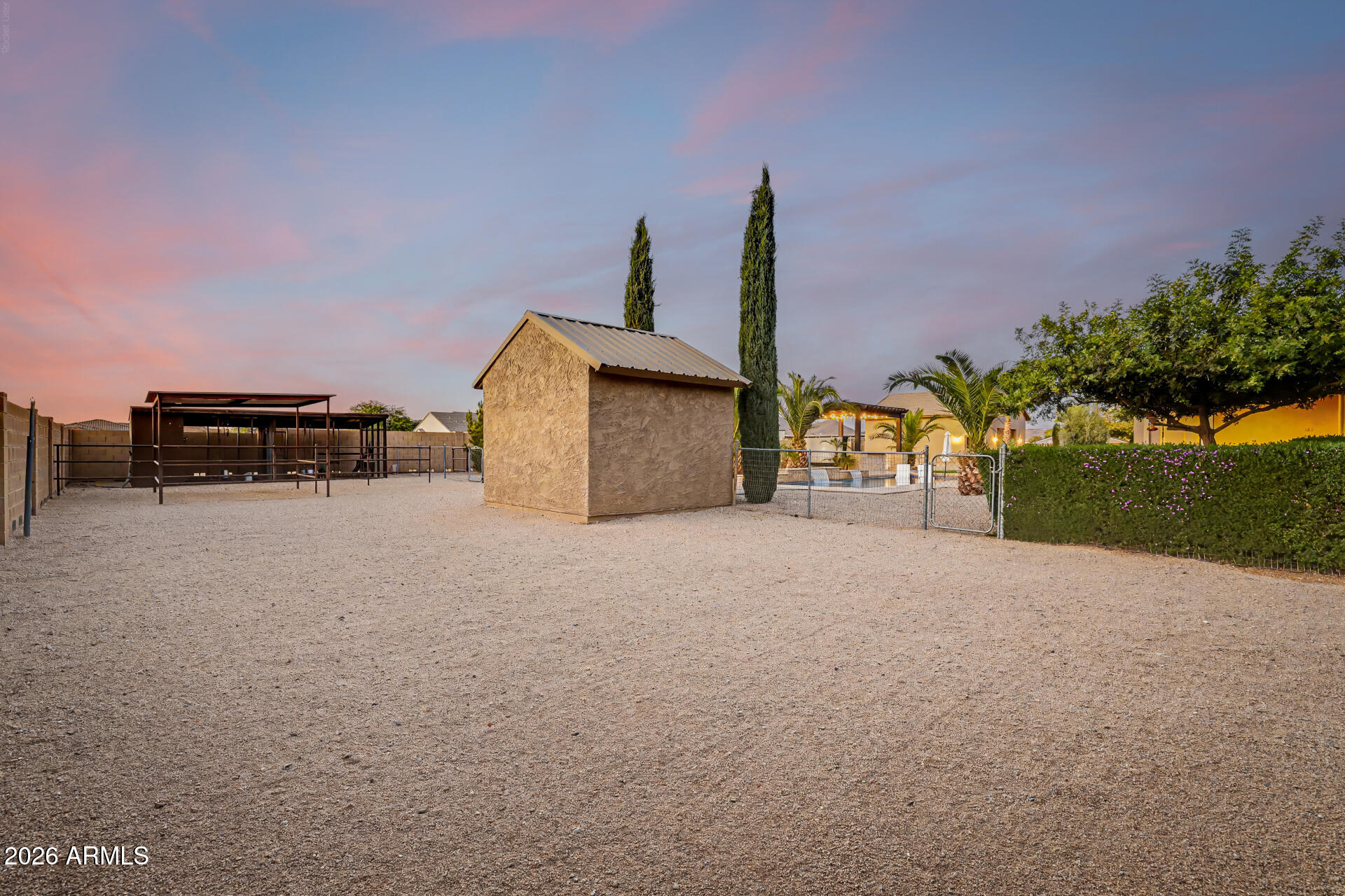 806 W DESERT RANCH Road