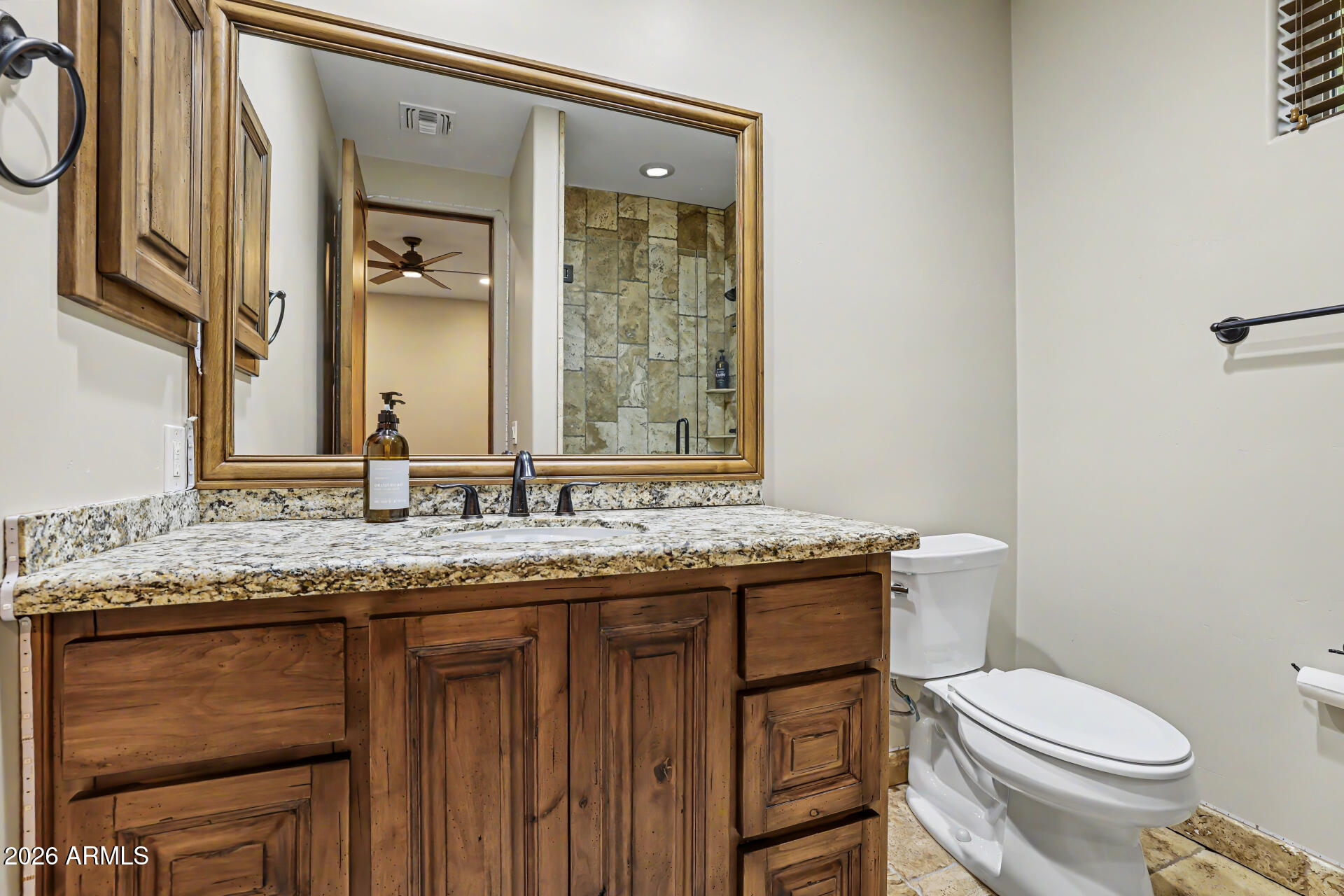 806 W DESERT RANCH Road