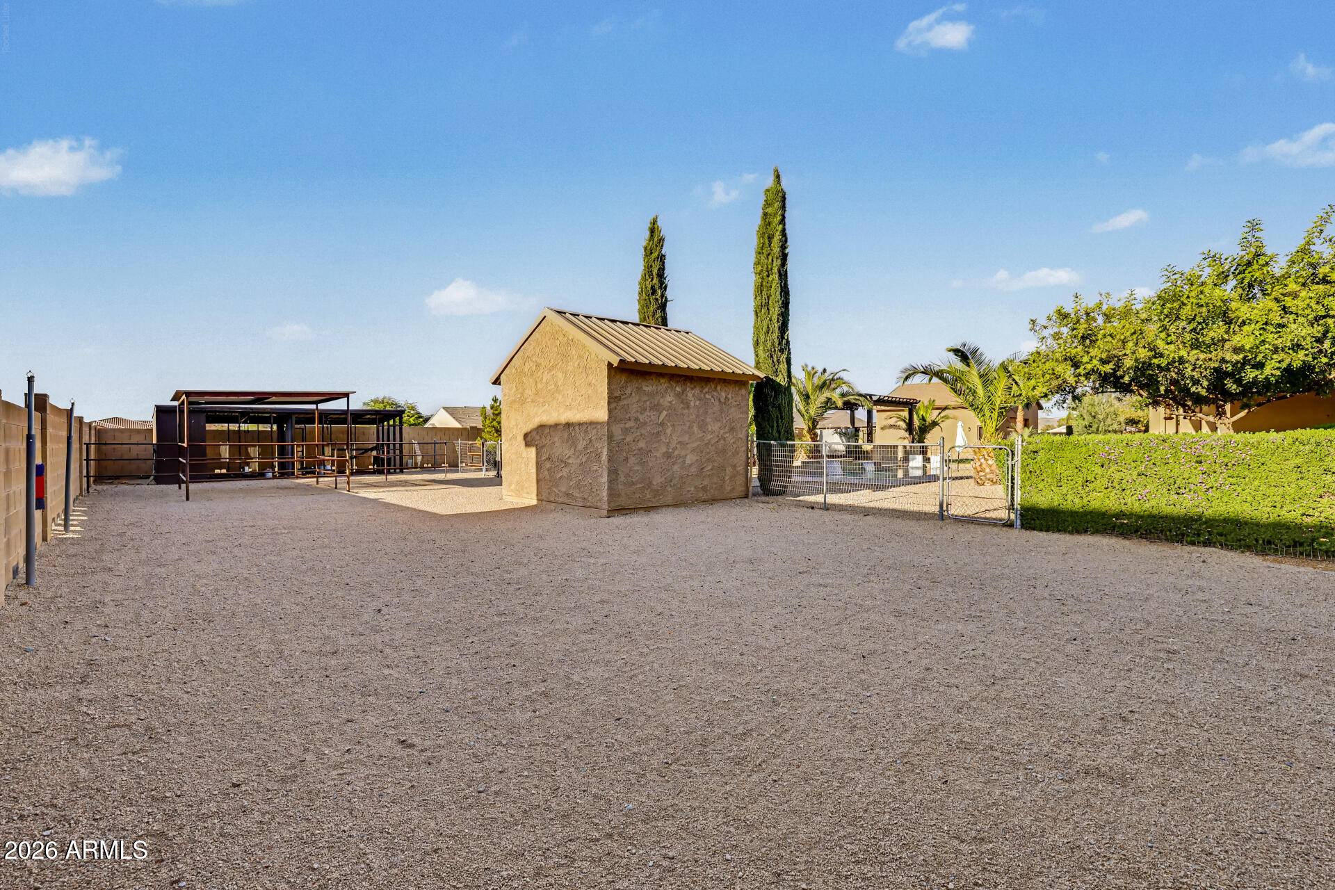 806 W DESERT RANCH Road