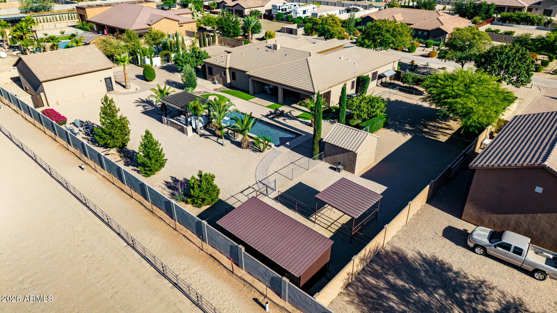 806 W DESERT RANCH Road