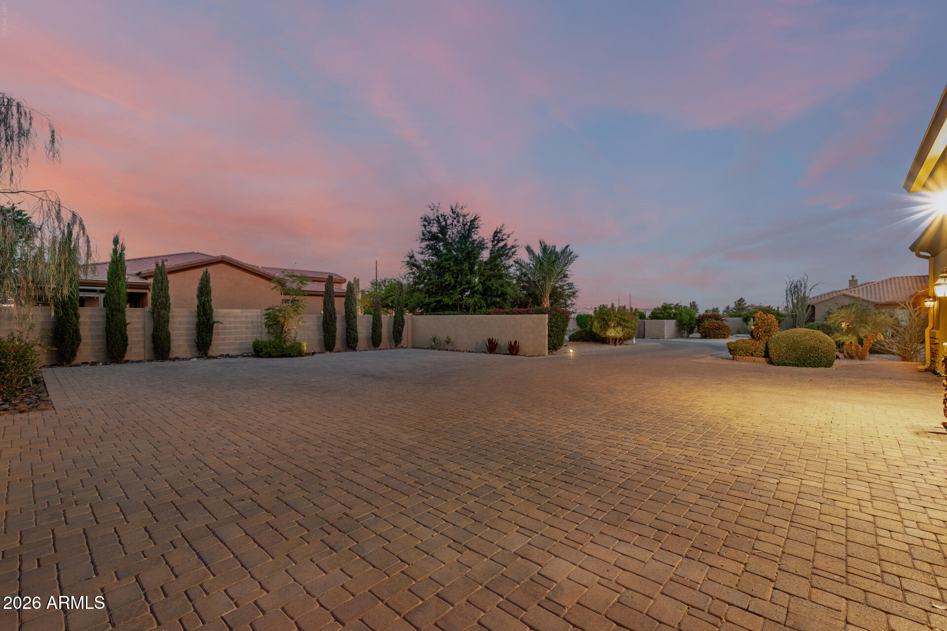 806 W DESERT RANCH Road