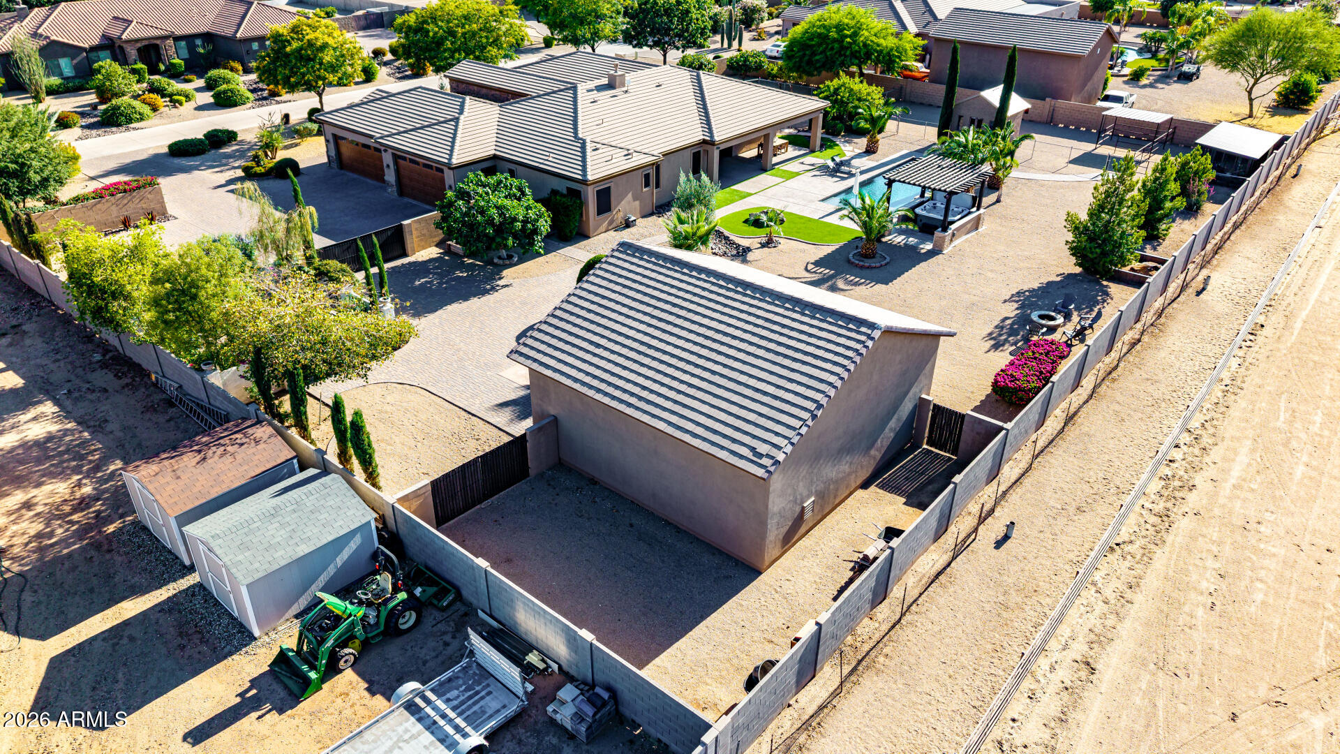 806 W DESERT RANCH Road