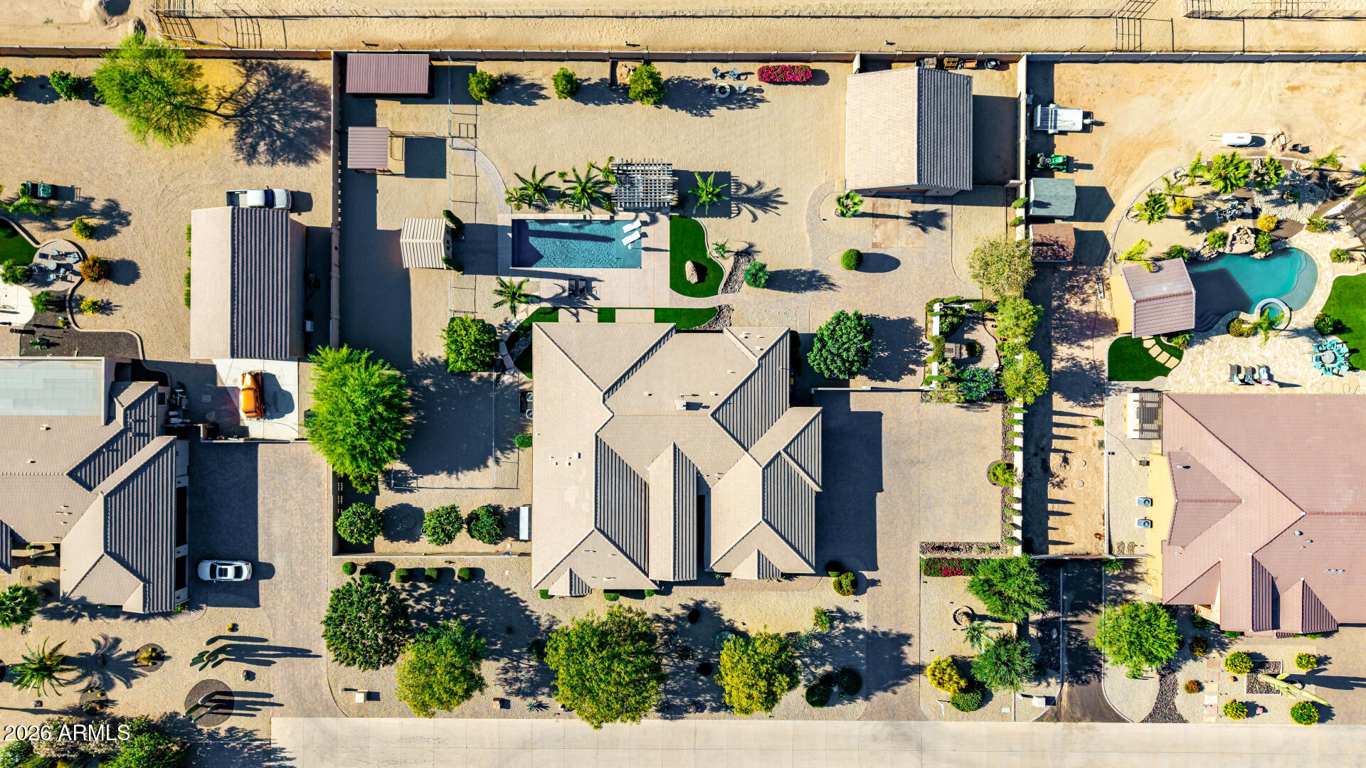 806 W DESERT RANCH Road