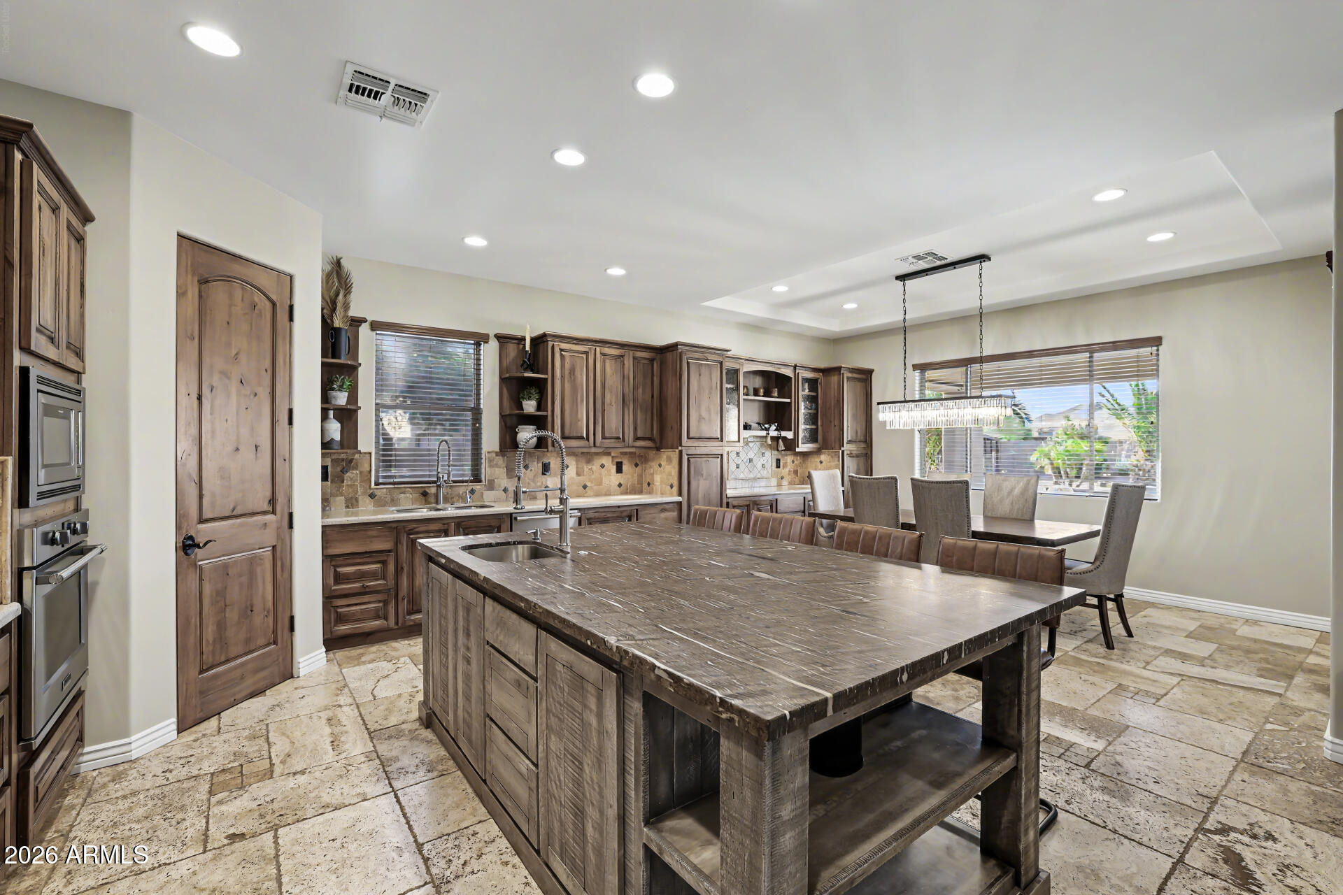 806 W DESERT RANCH Road
