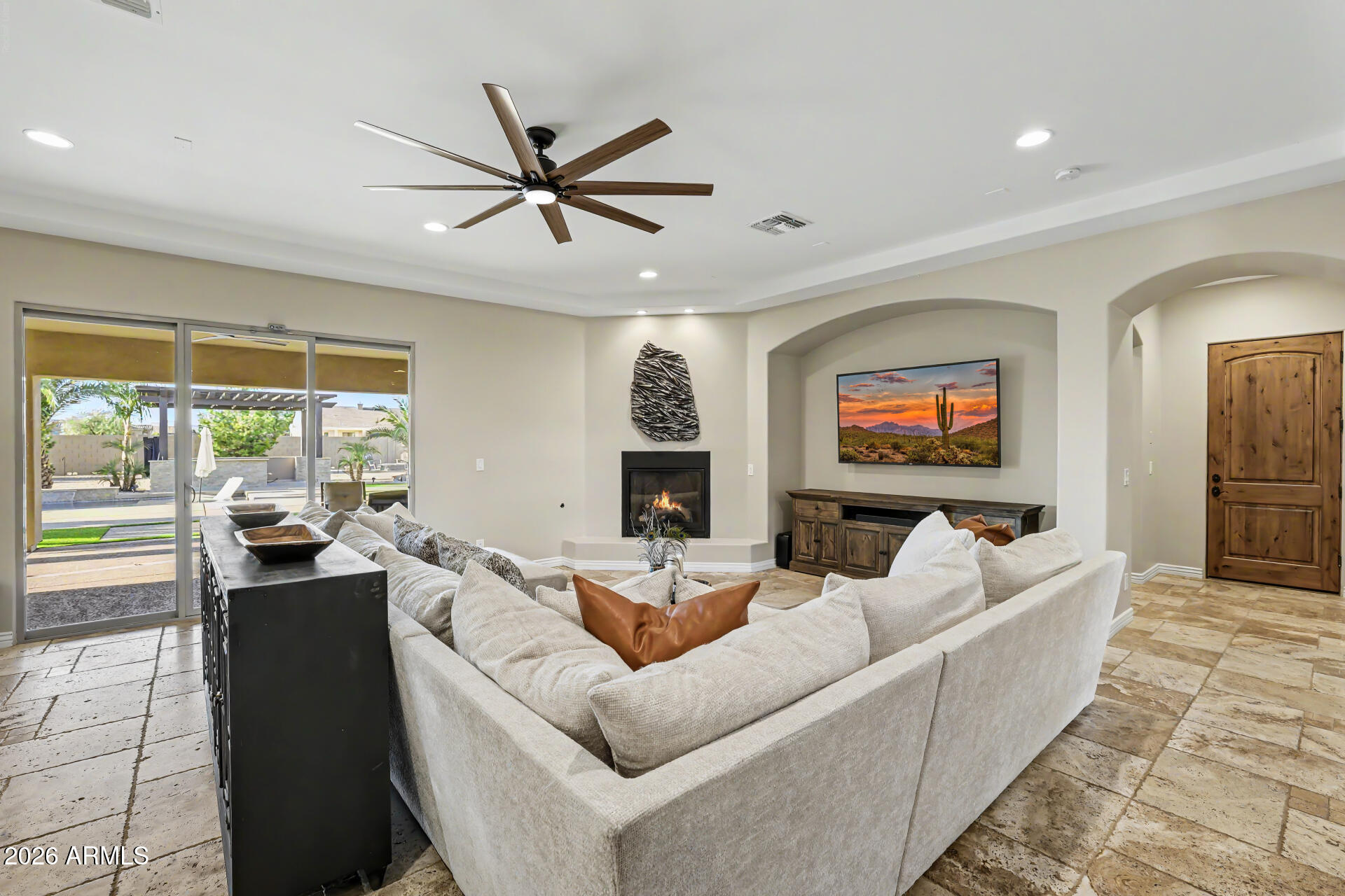 806 W DESERT RANCH Road