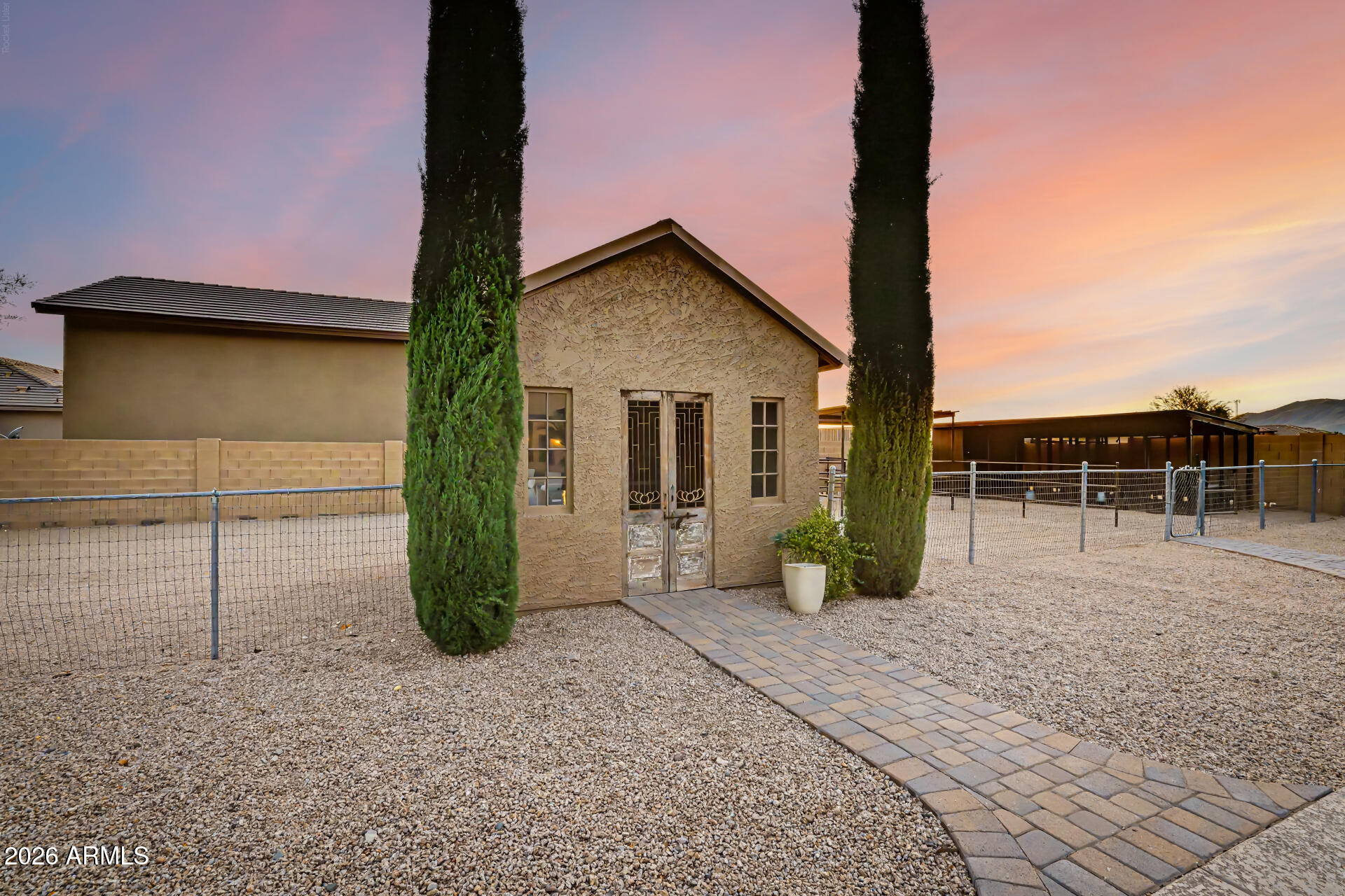806 W DESERT RANCH Road