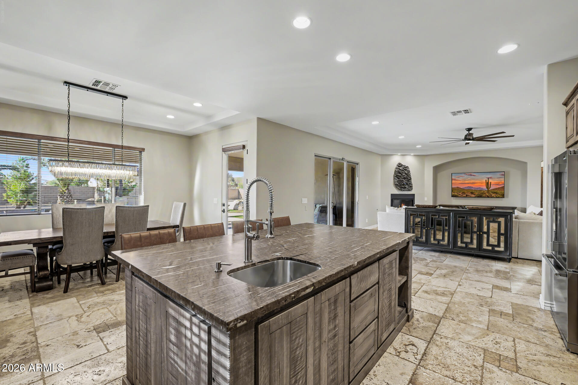 806 W DESERT RANCH Road