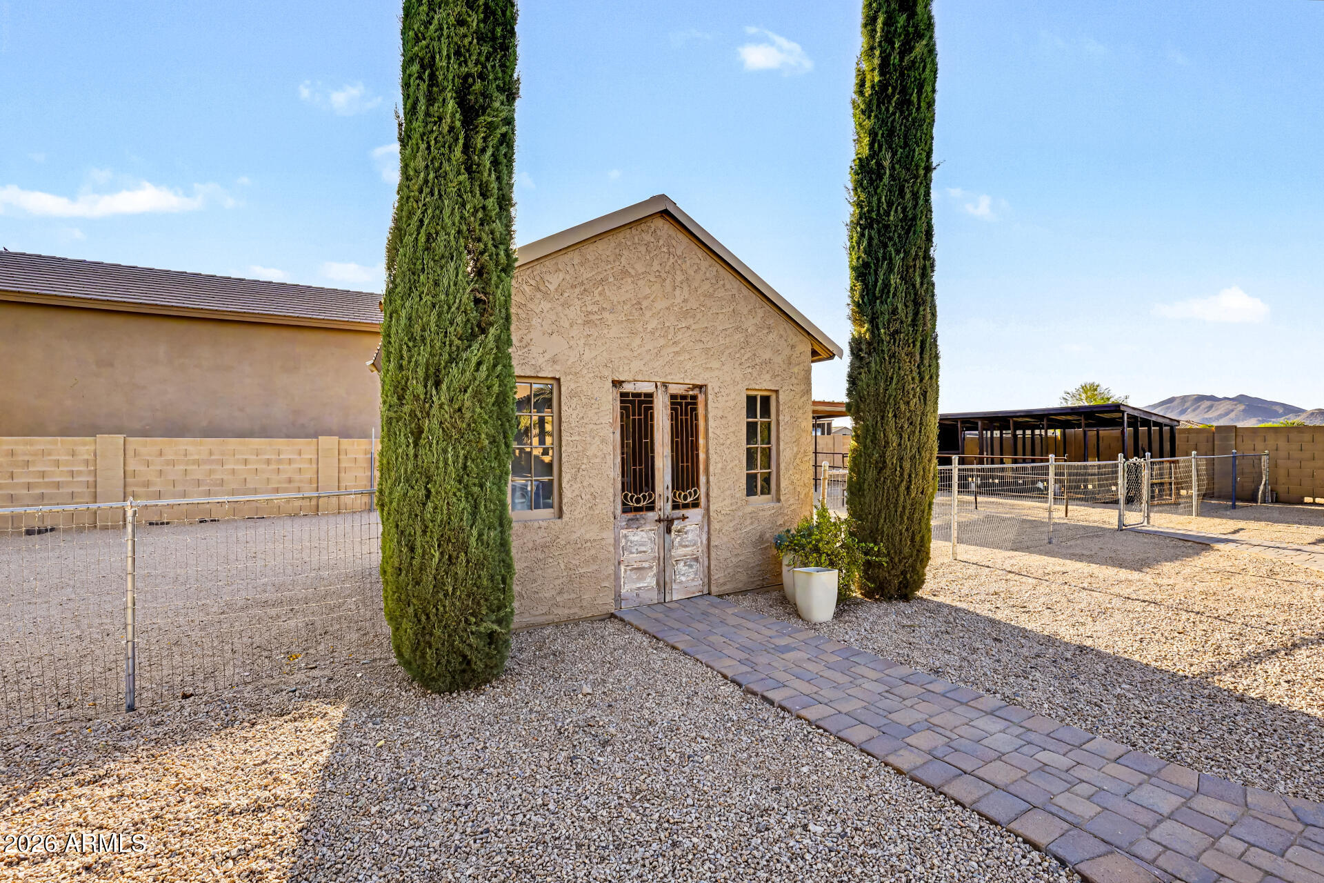 806 W DESERT RANCH Road