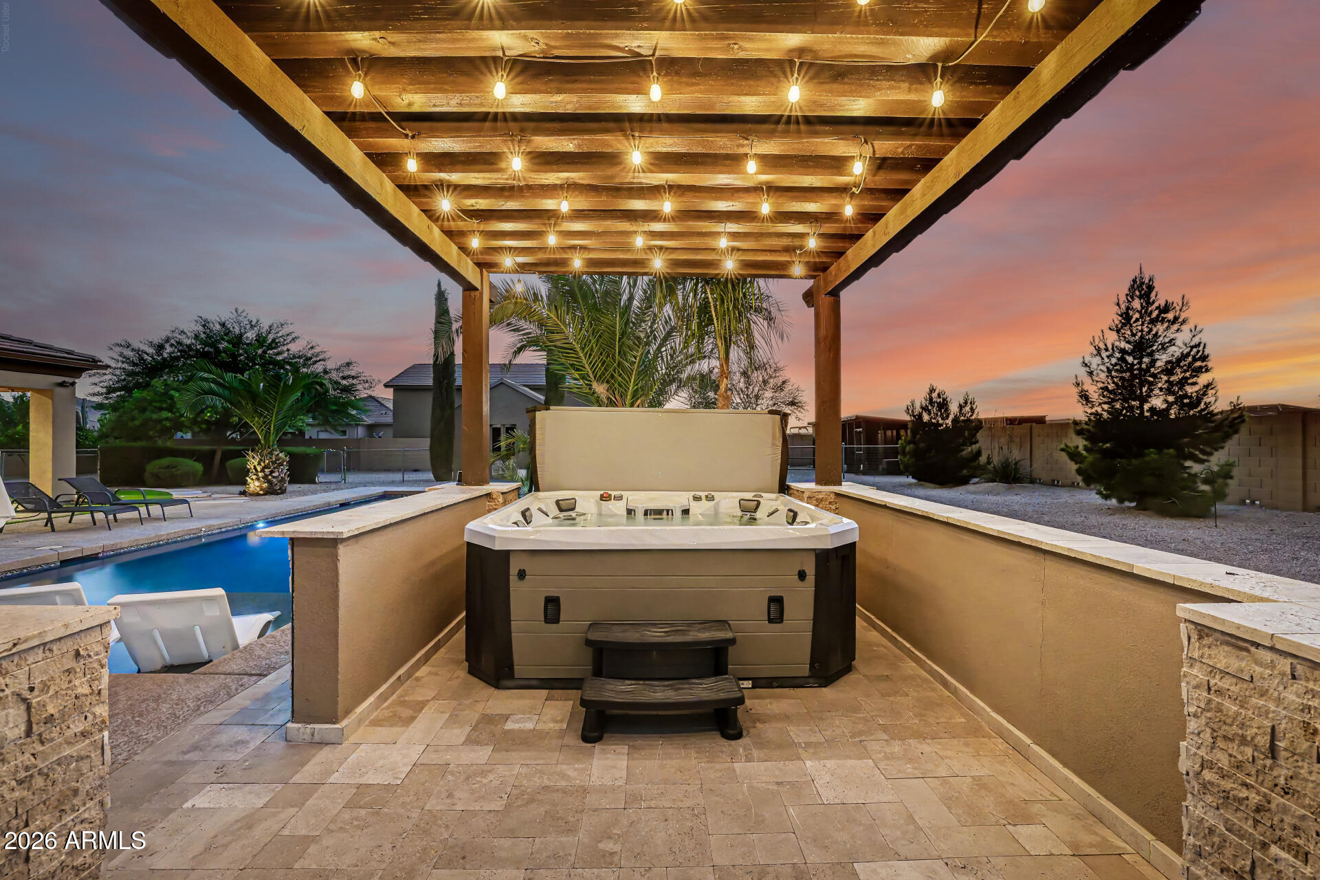 806 W DESERT RANCH Road