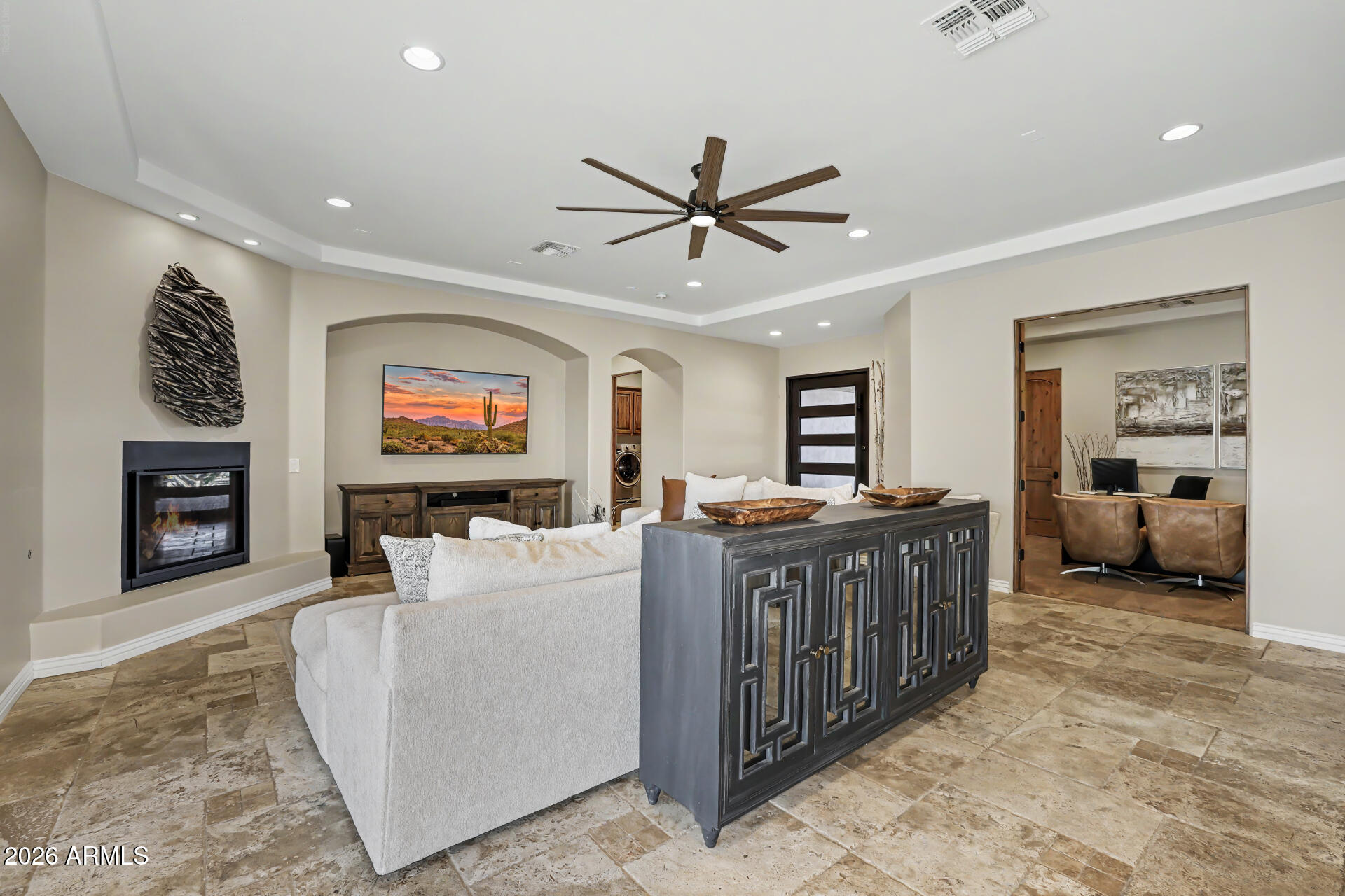 806 W DESERT RANCH Road
