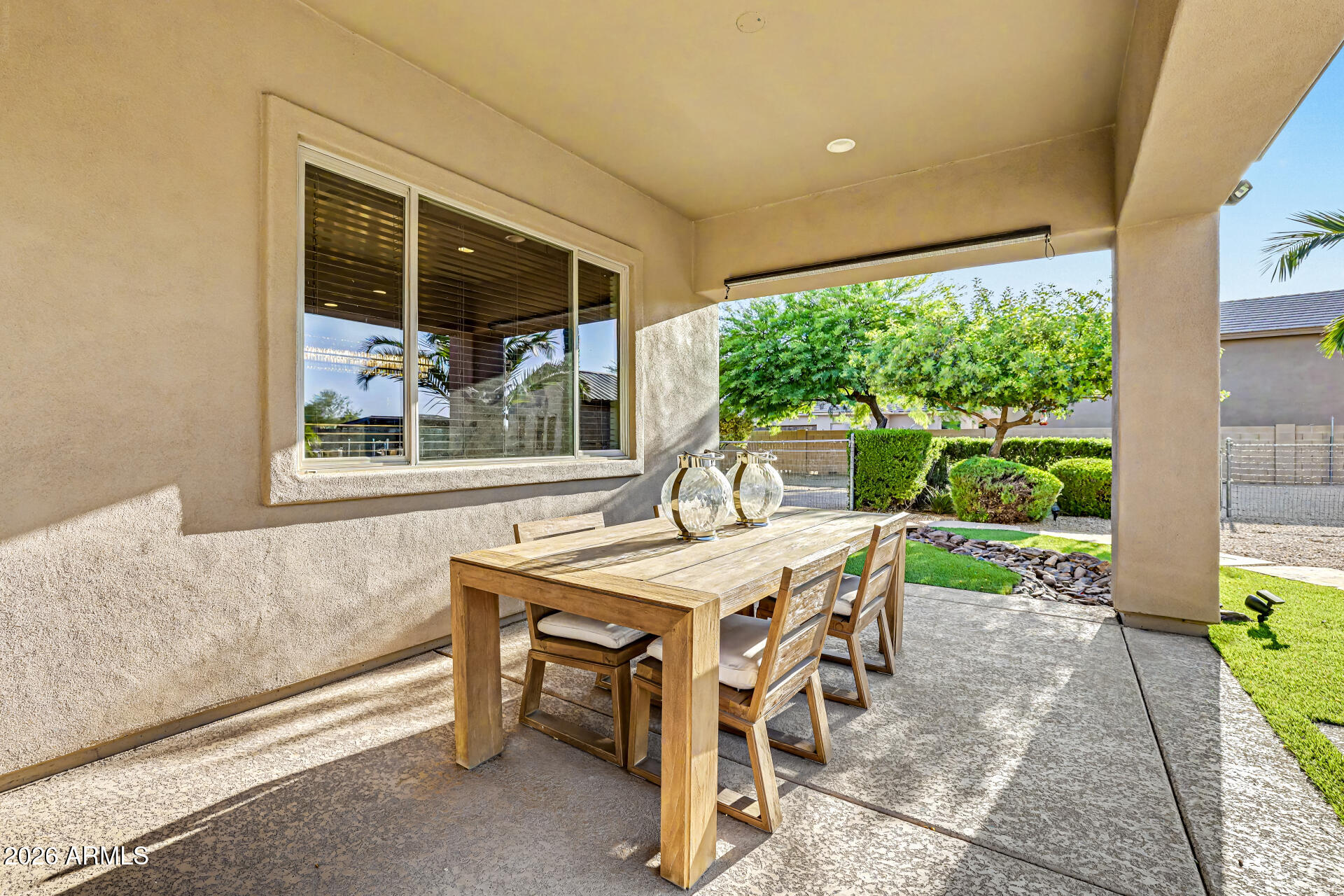 806 W DESERT RANCH Road