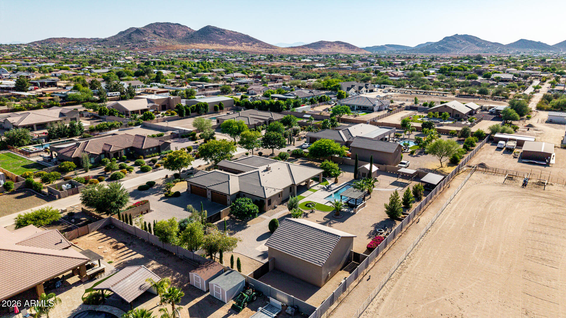 806 W DESERT RANCH Road