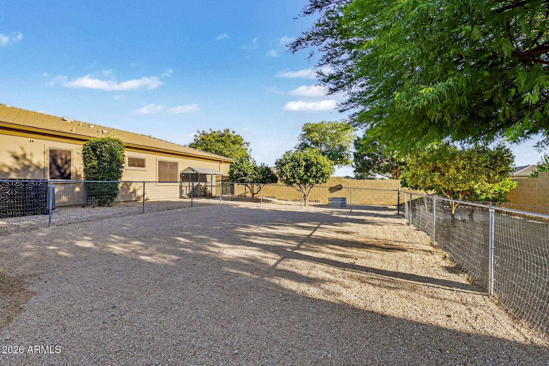 806 W DESERT RANCH Road