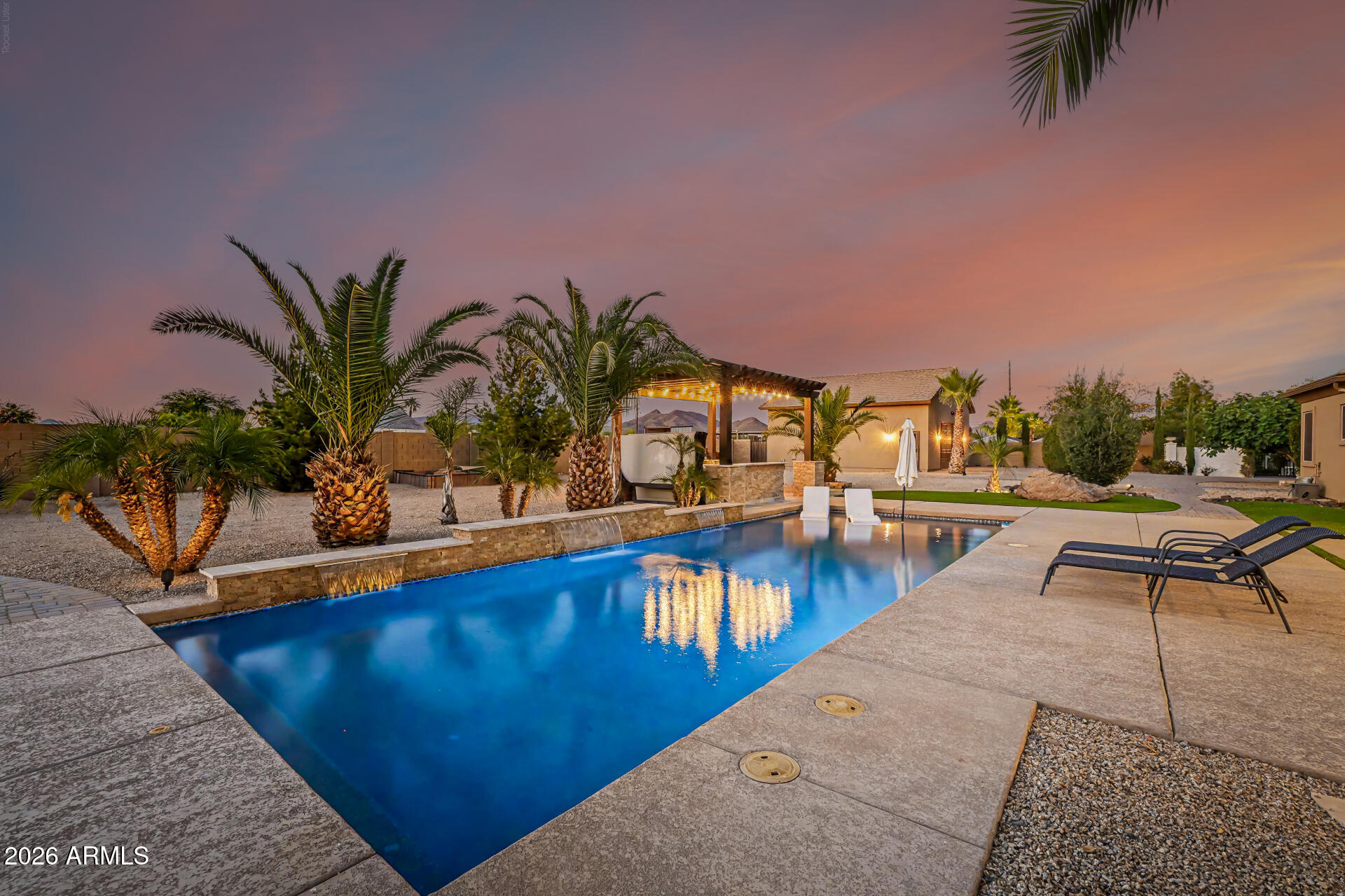 806 W DESERT RANCH Road