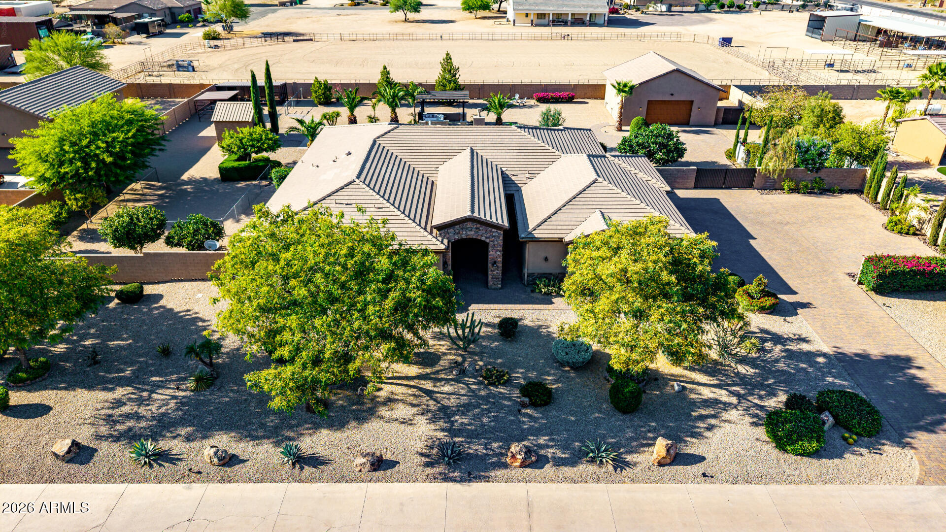806 W DESERT RANCH Road