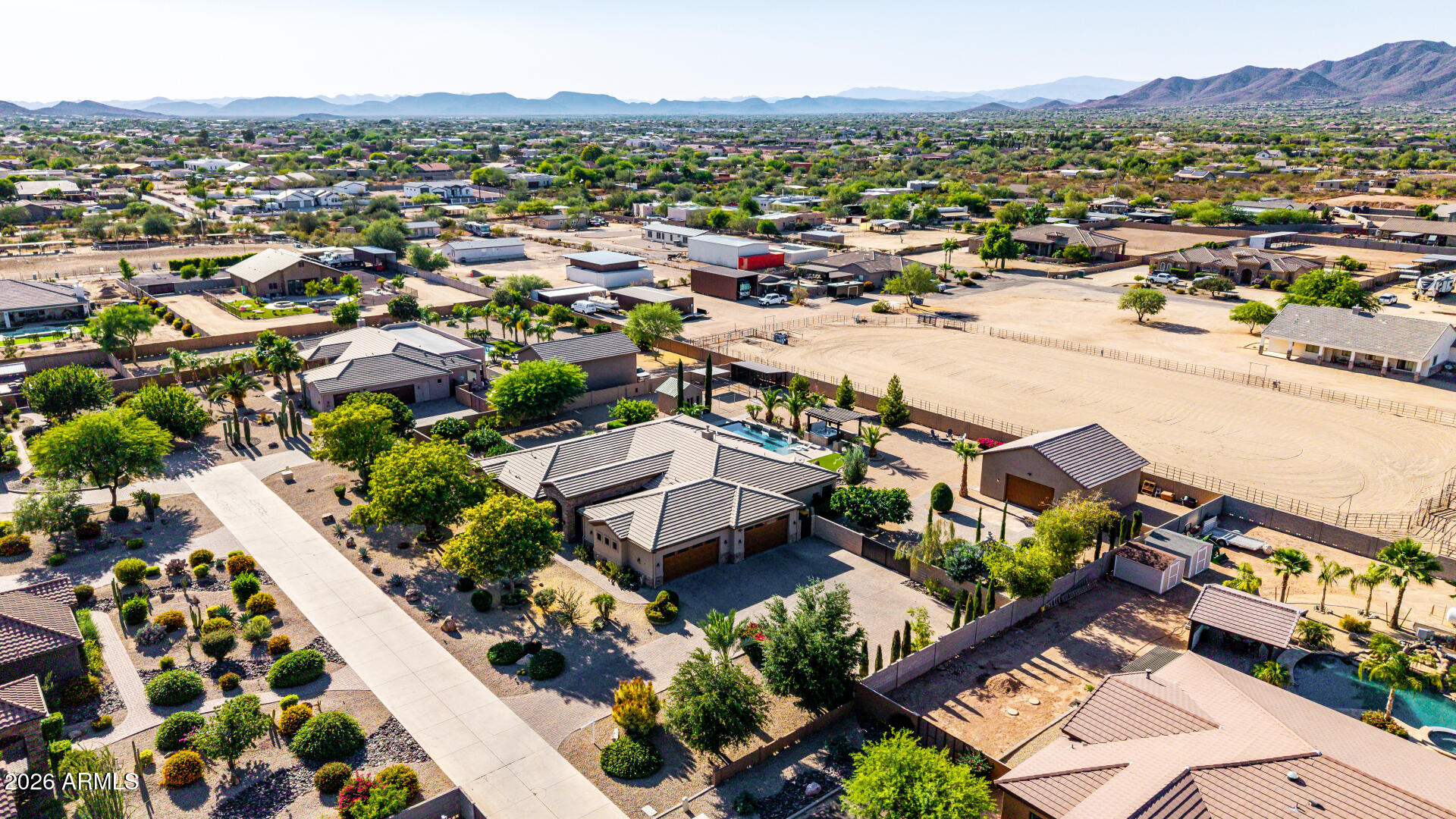806 W DESERT RANCH Road