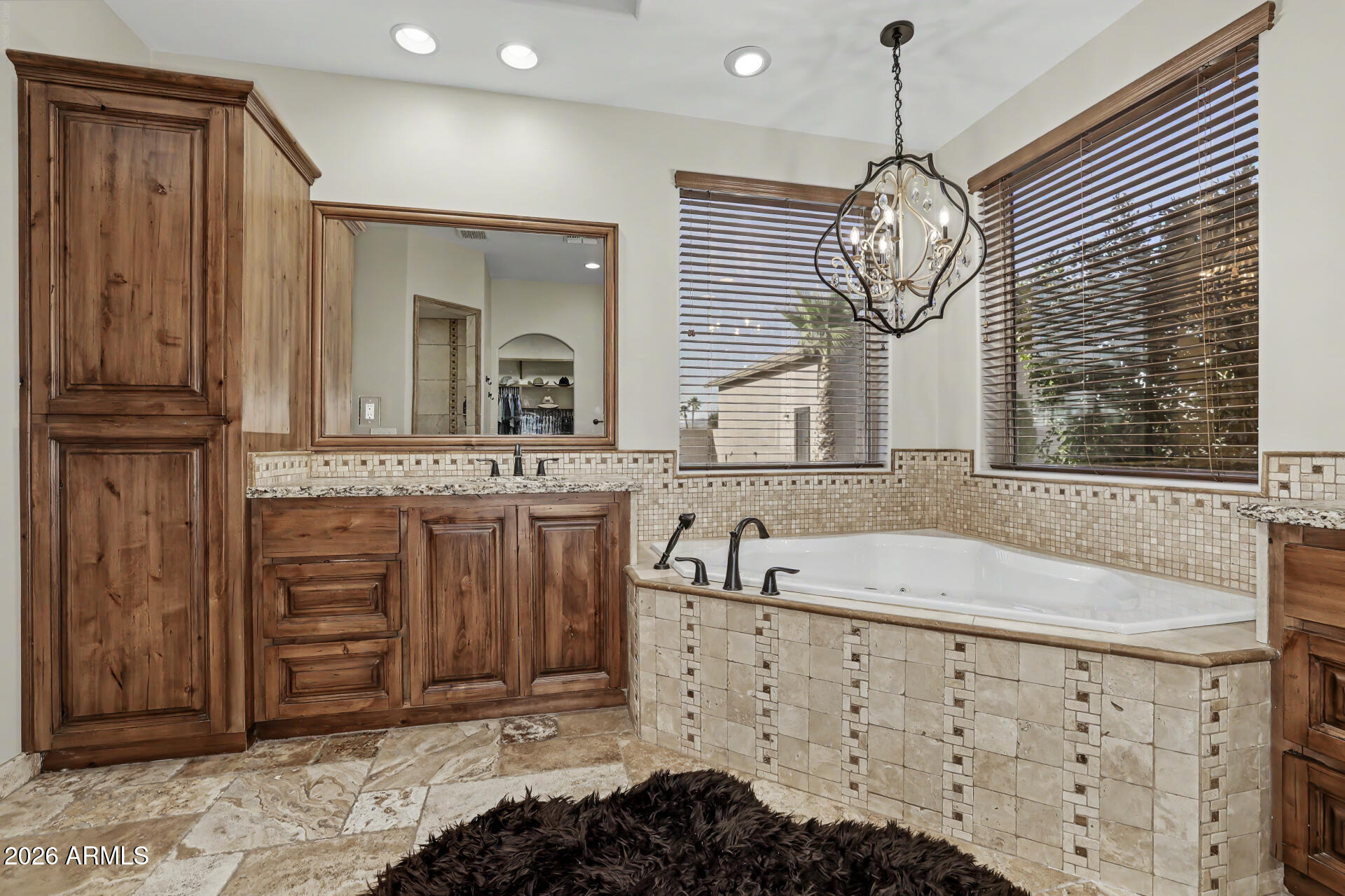 806 W DESERT RANCH Road