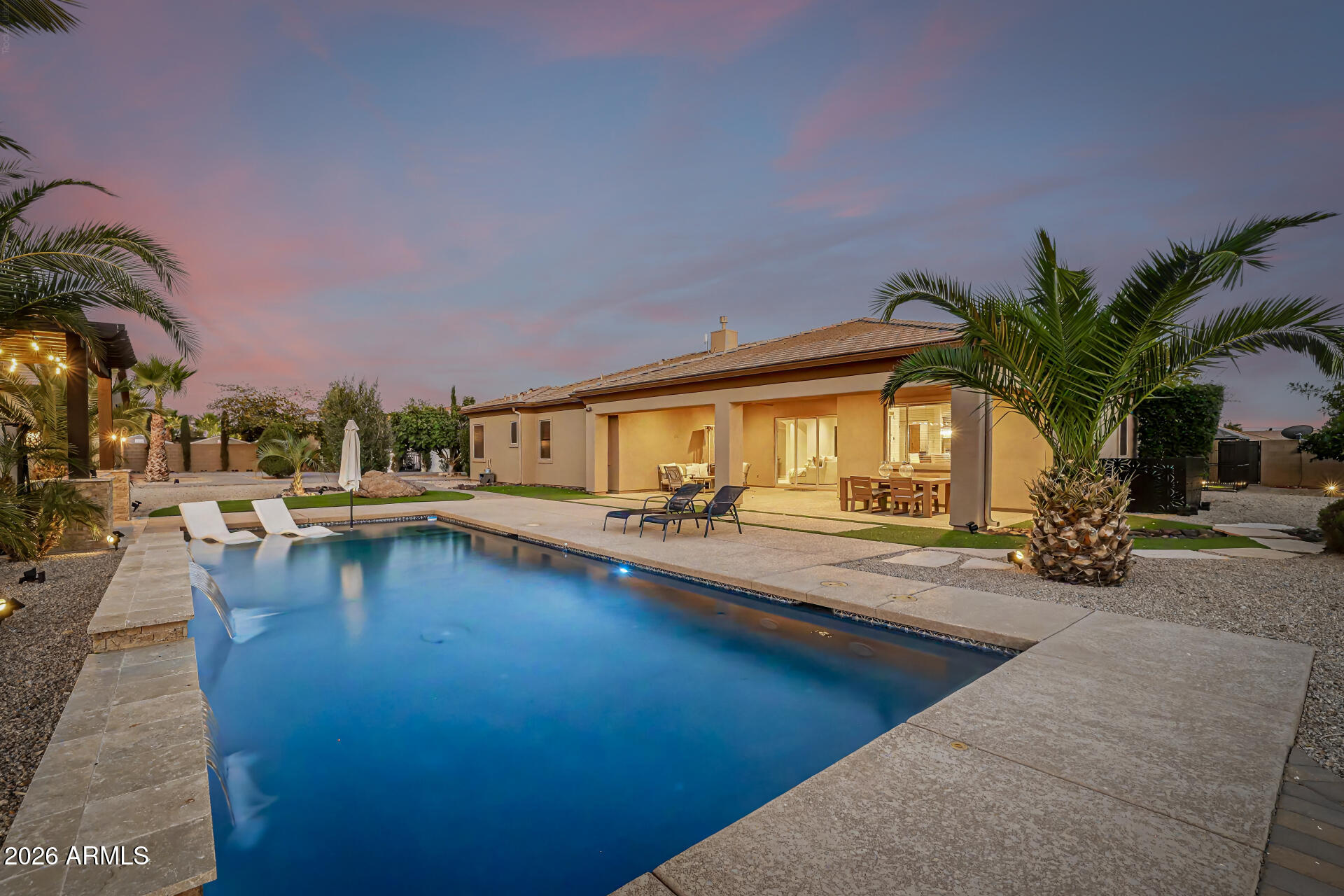 806 W DESERT RANCH Road