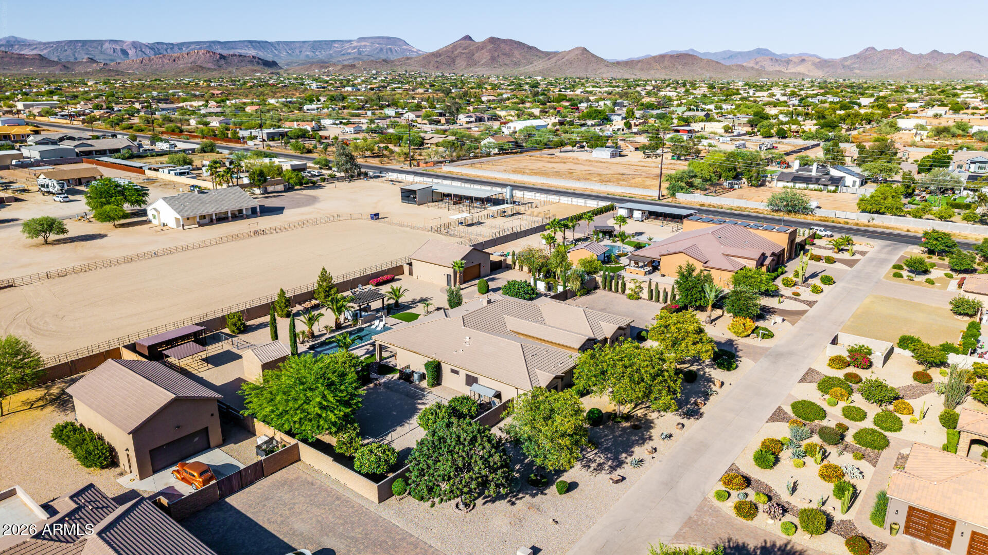 806 W DESERT RANCH Road