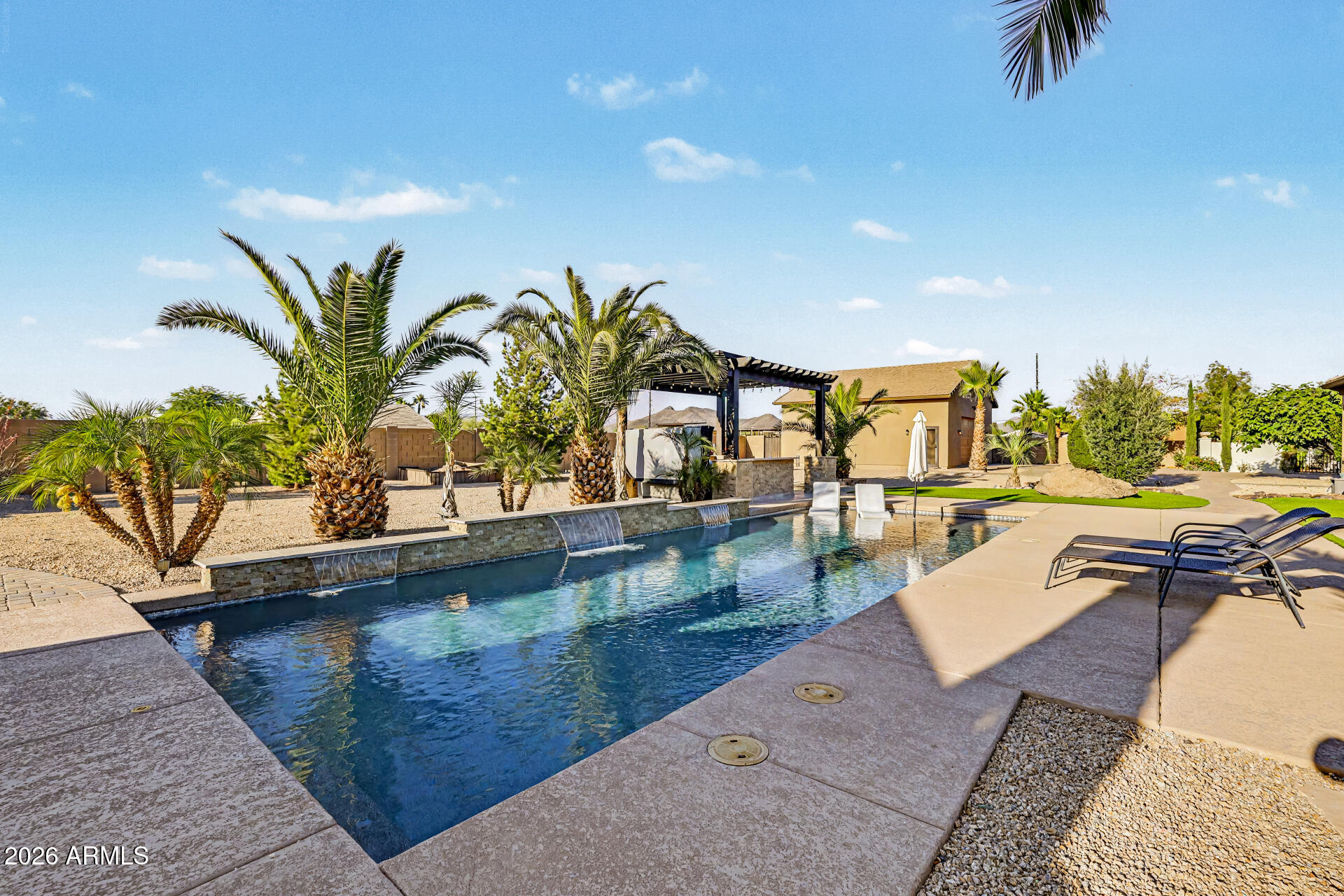 806 W DESERT RANCH Road