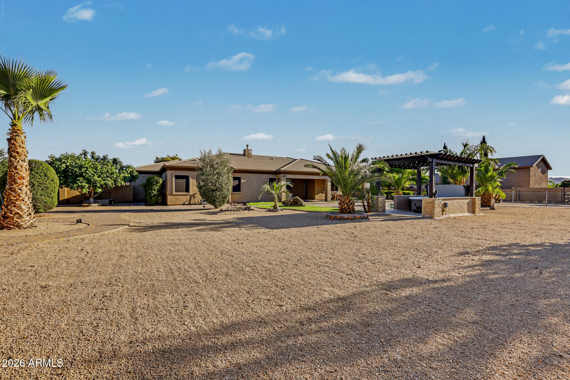 806 W DESERT RANCH Road