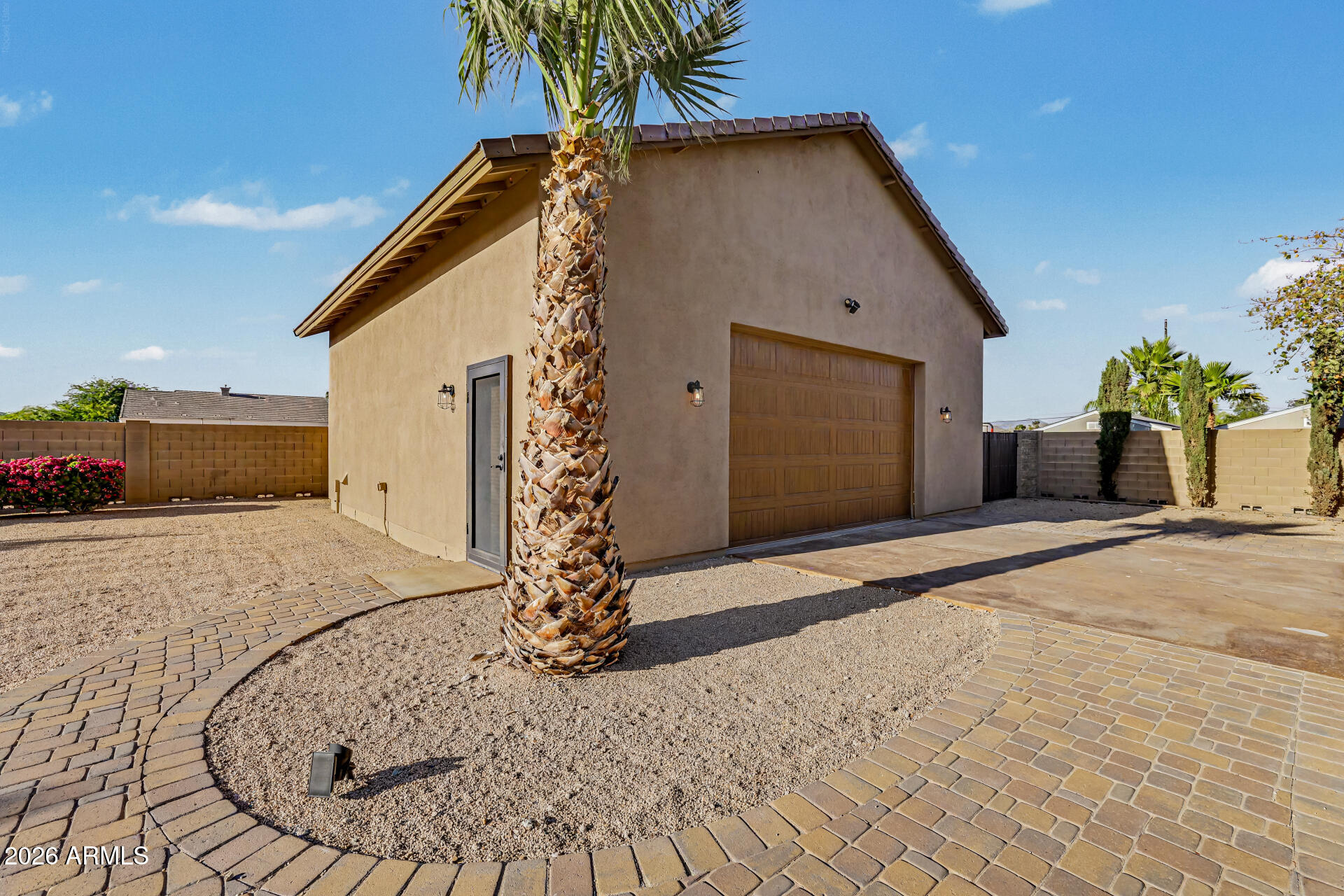 806 W DESERT RANCH Road