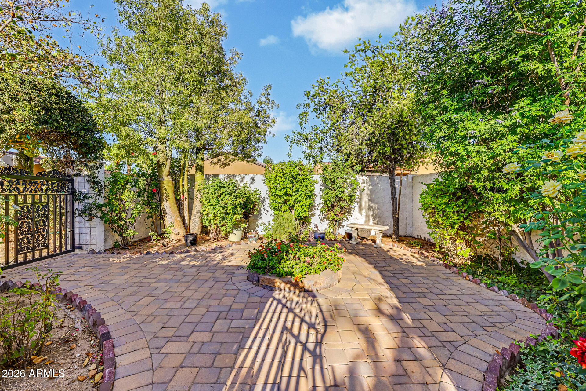 806 W DESERT RANCH Road