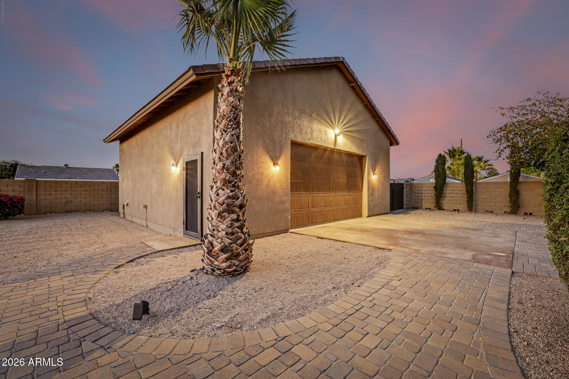 806 W DESERT RANCH Road