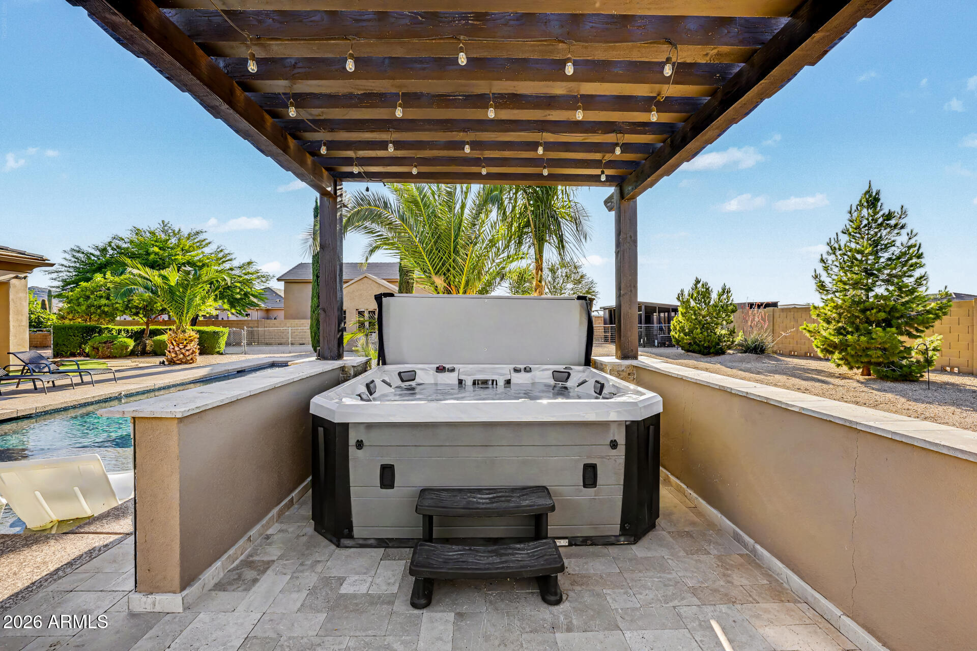 806 W DESERT RANCH Road