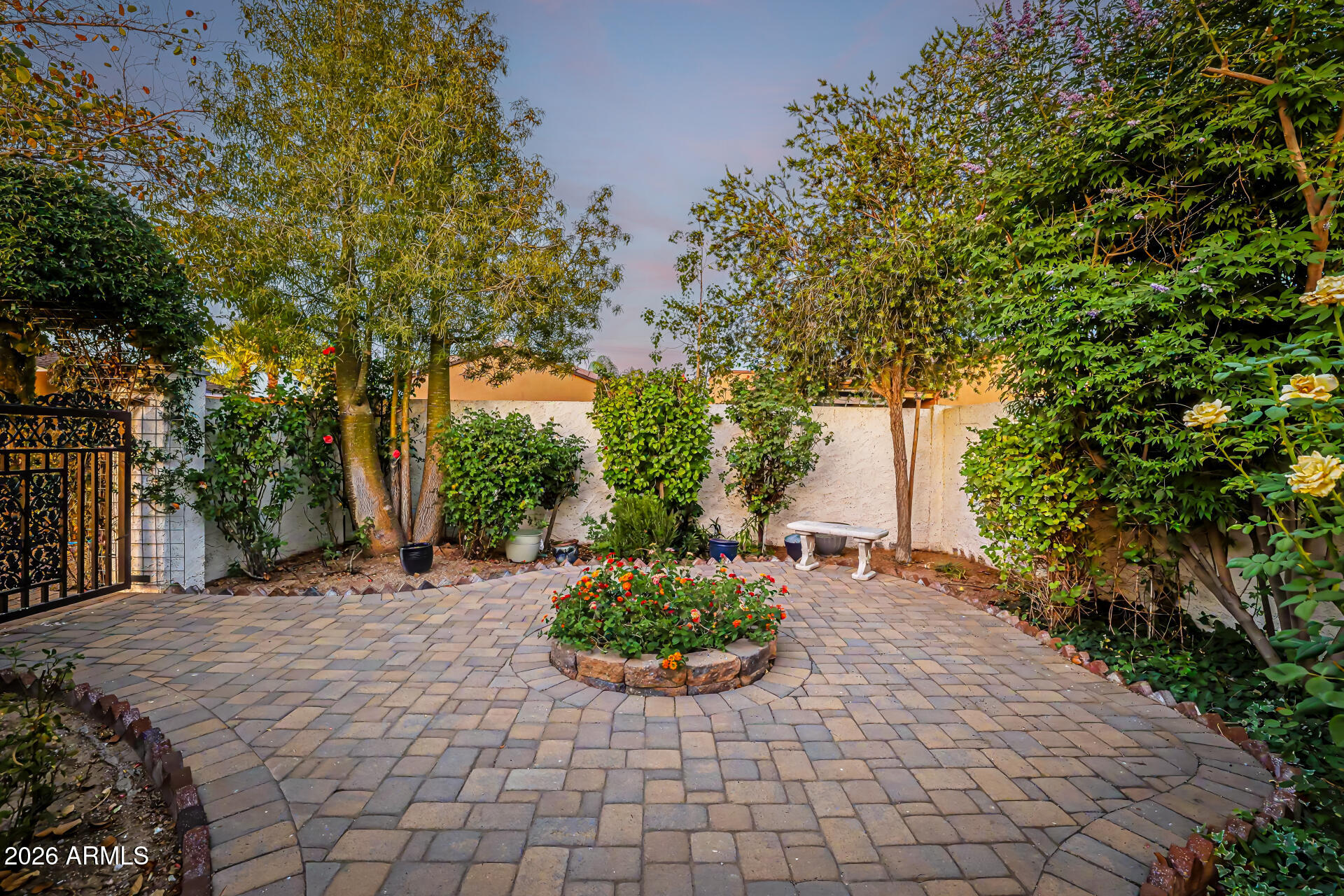 806 W DESERT RANCH Road
