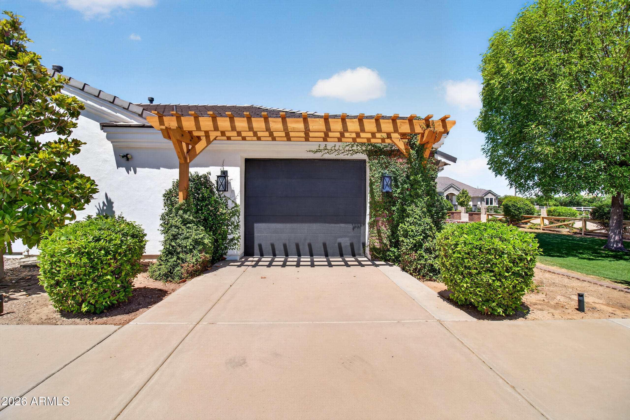 2677 E QUEEN CREEK Road