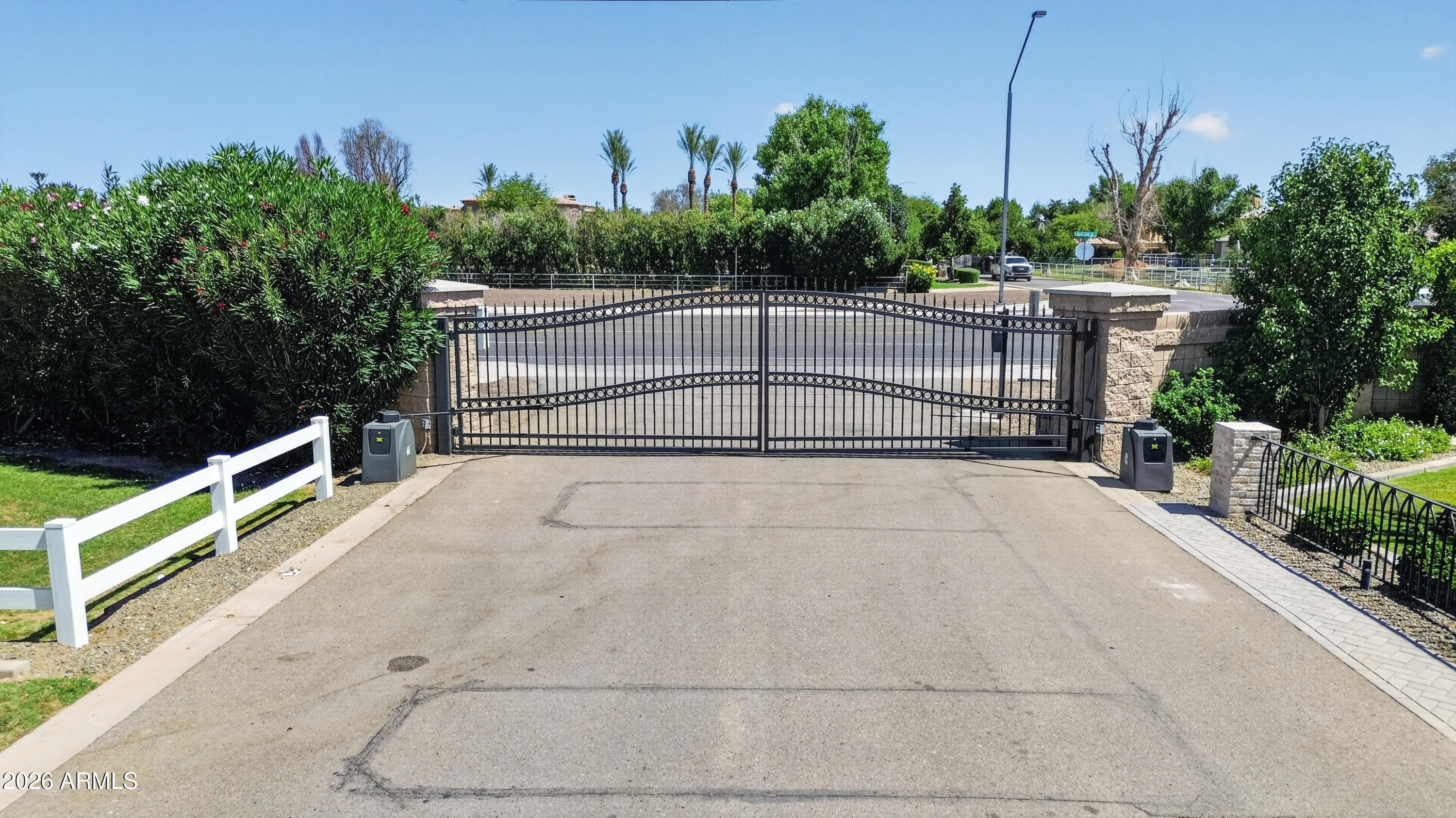 2677 E QUEEN CREEK Road