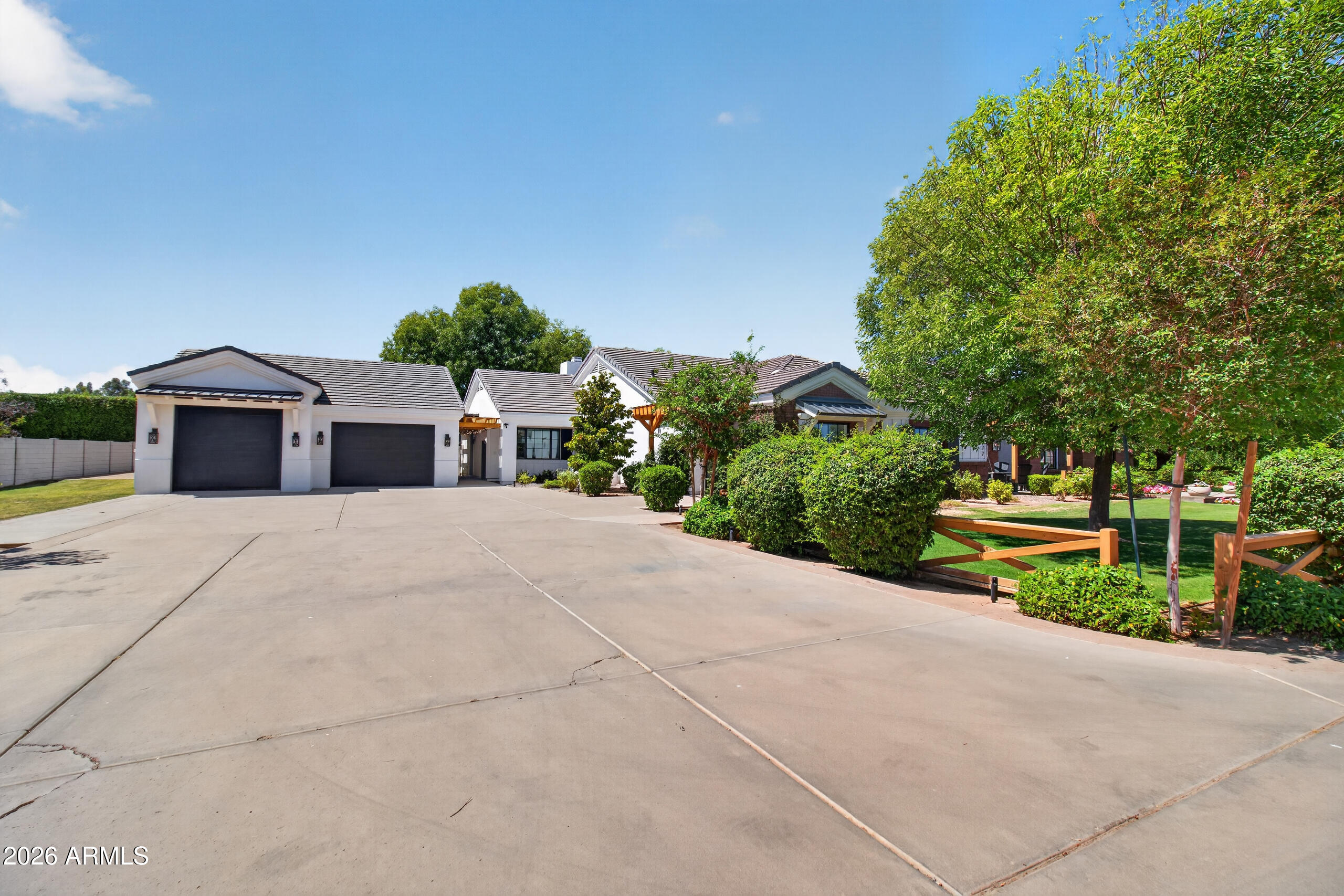 2677 E QUEEN CREEK Road