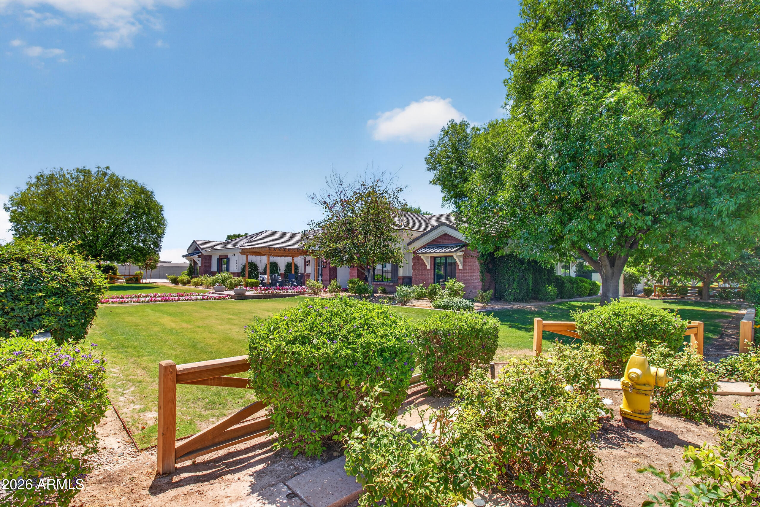 2677 E QUEEN CREEK Road