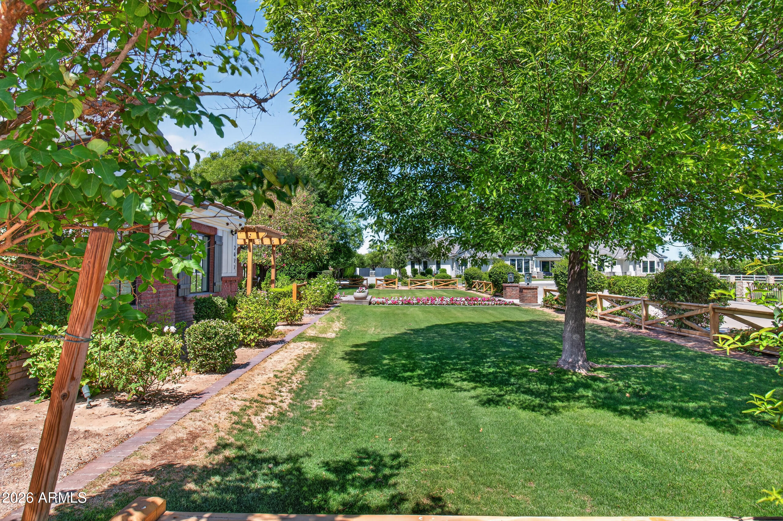 2677 E QUEEN CREEK Road