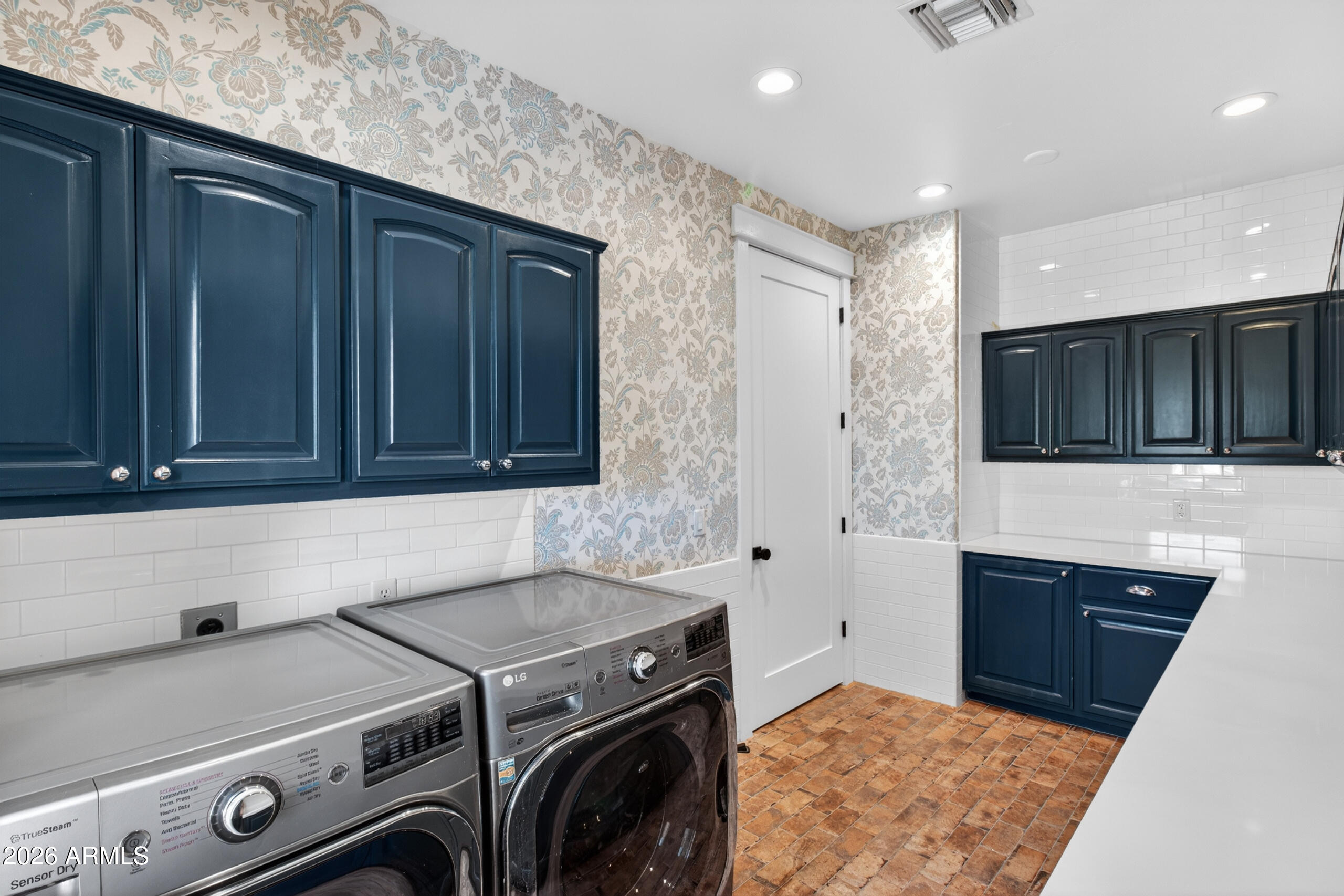 2677 E QUEEN CREEK Road