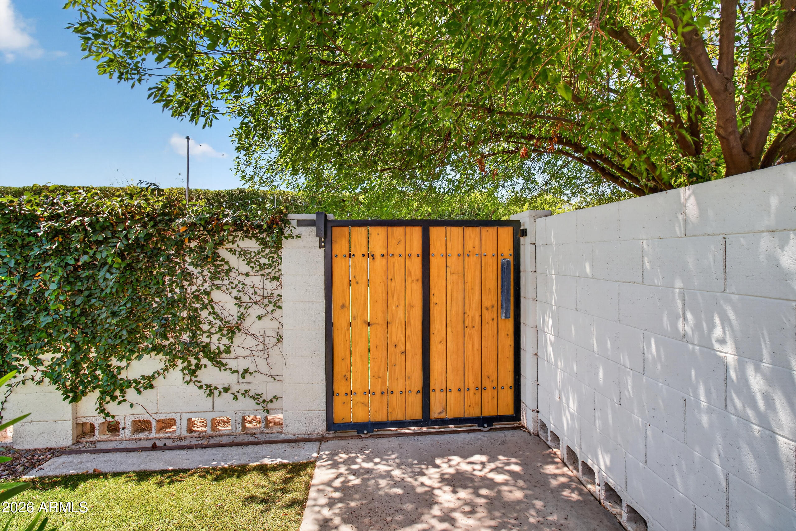 2677 E QUEEN CREEK Road