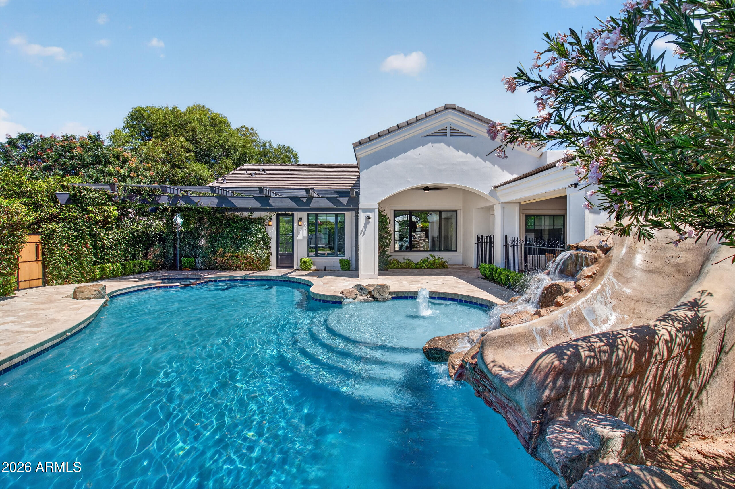 2677 E QUEEN CREEK Road