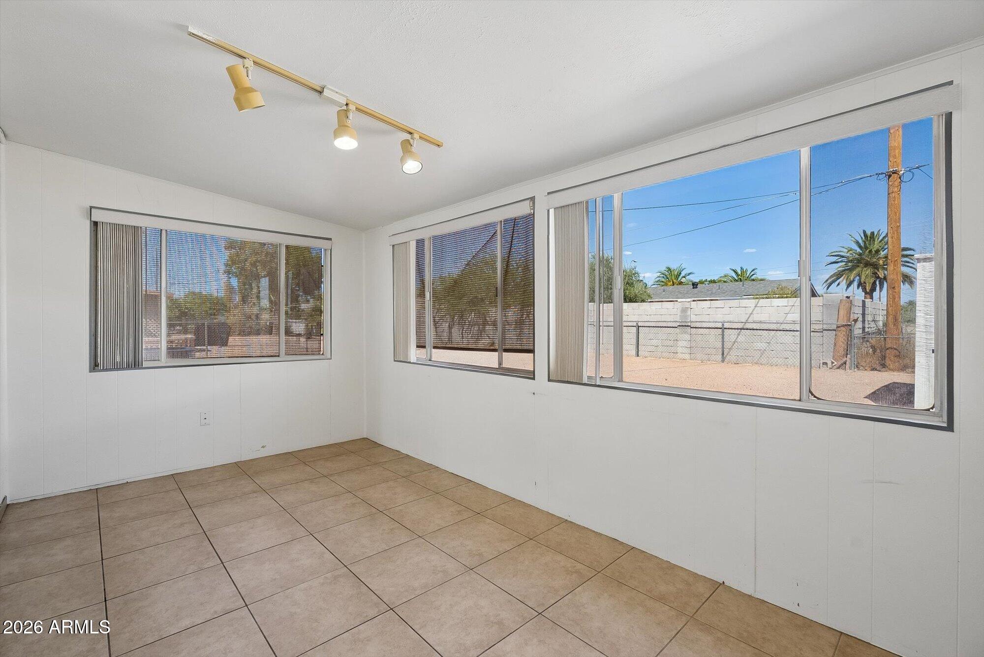 517 N 53RD Place