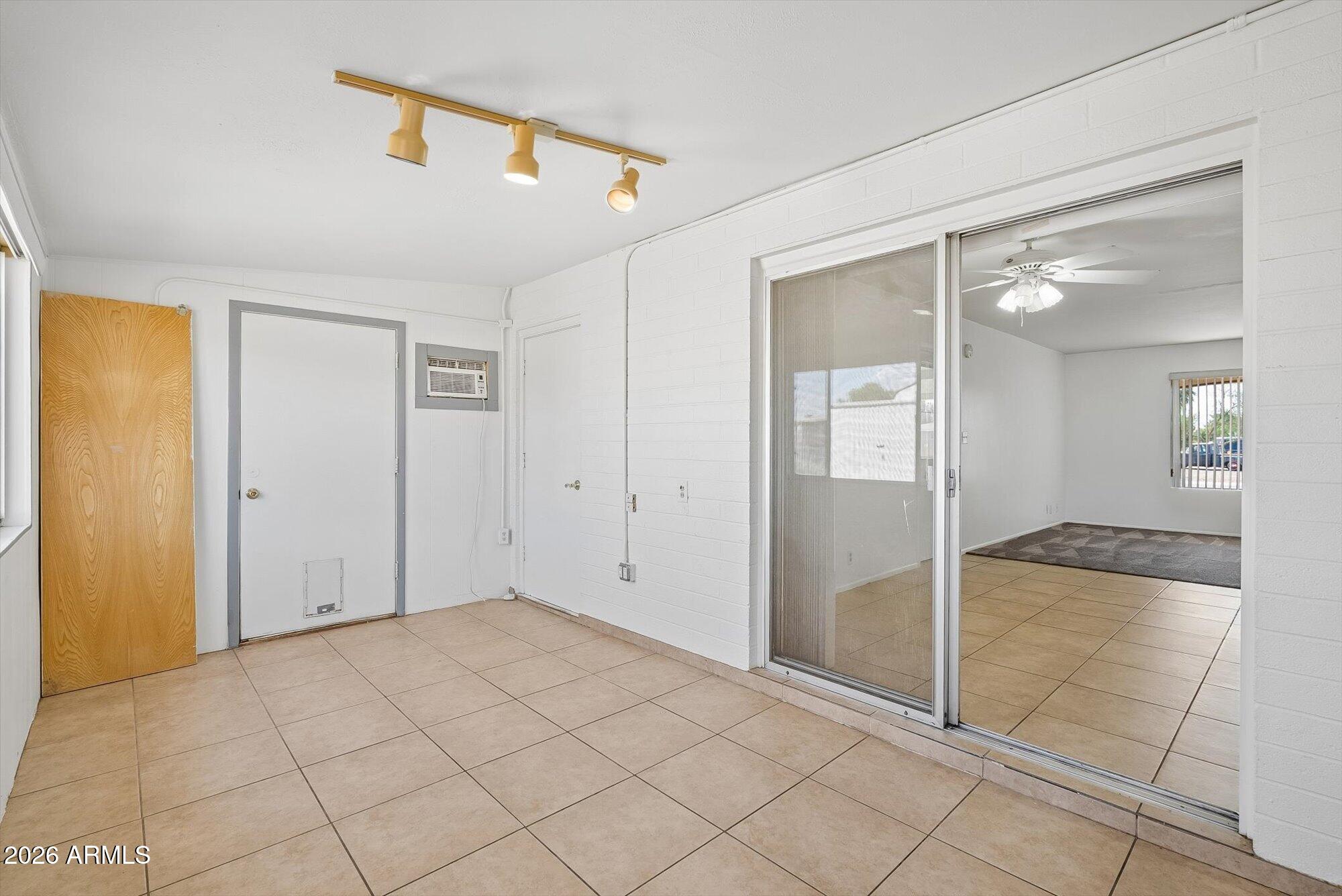 517 N 53RD Place